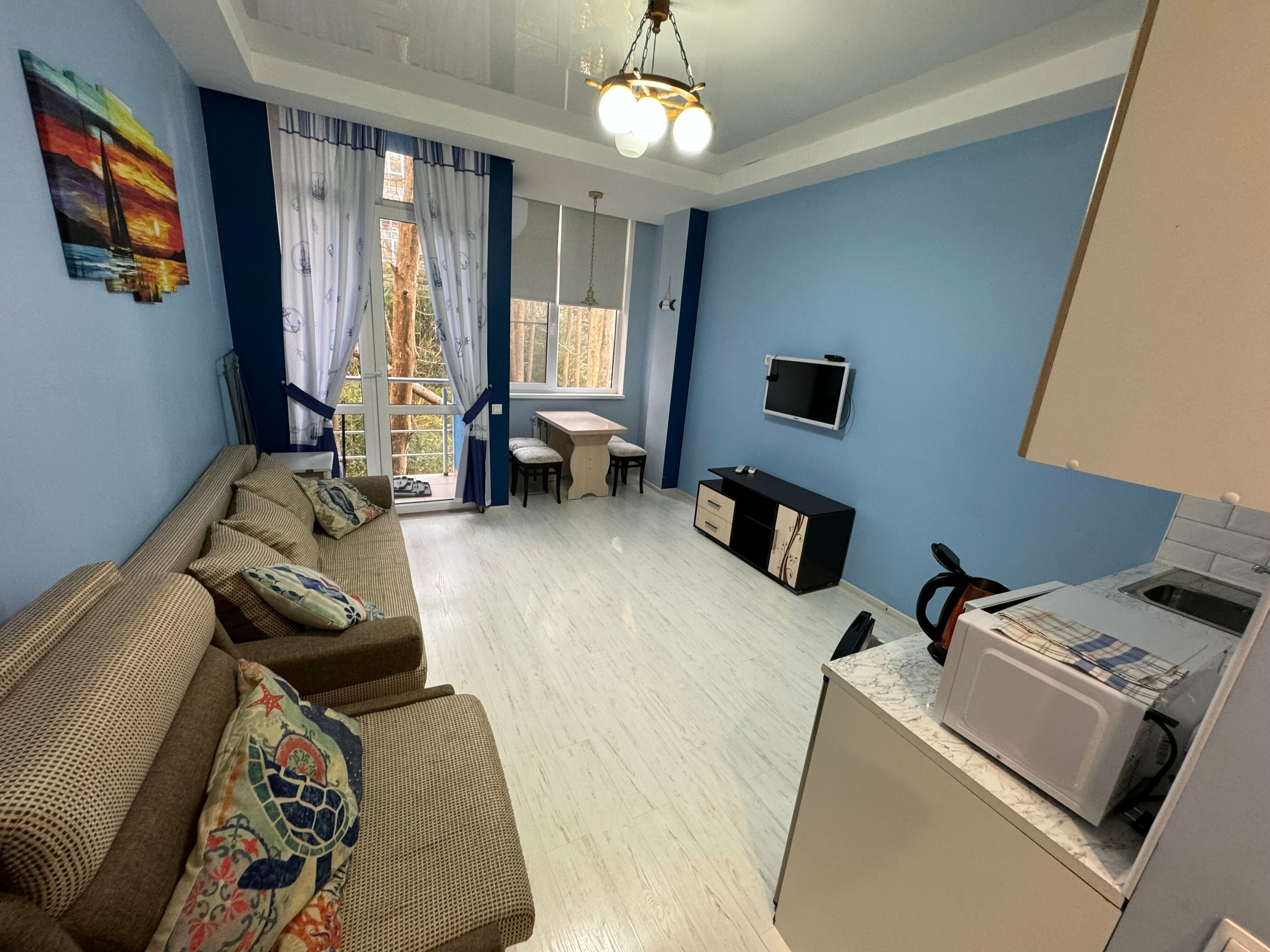 Трехместный номер с балконом