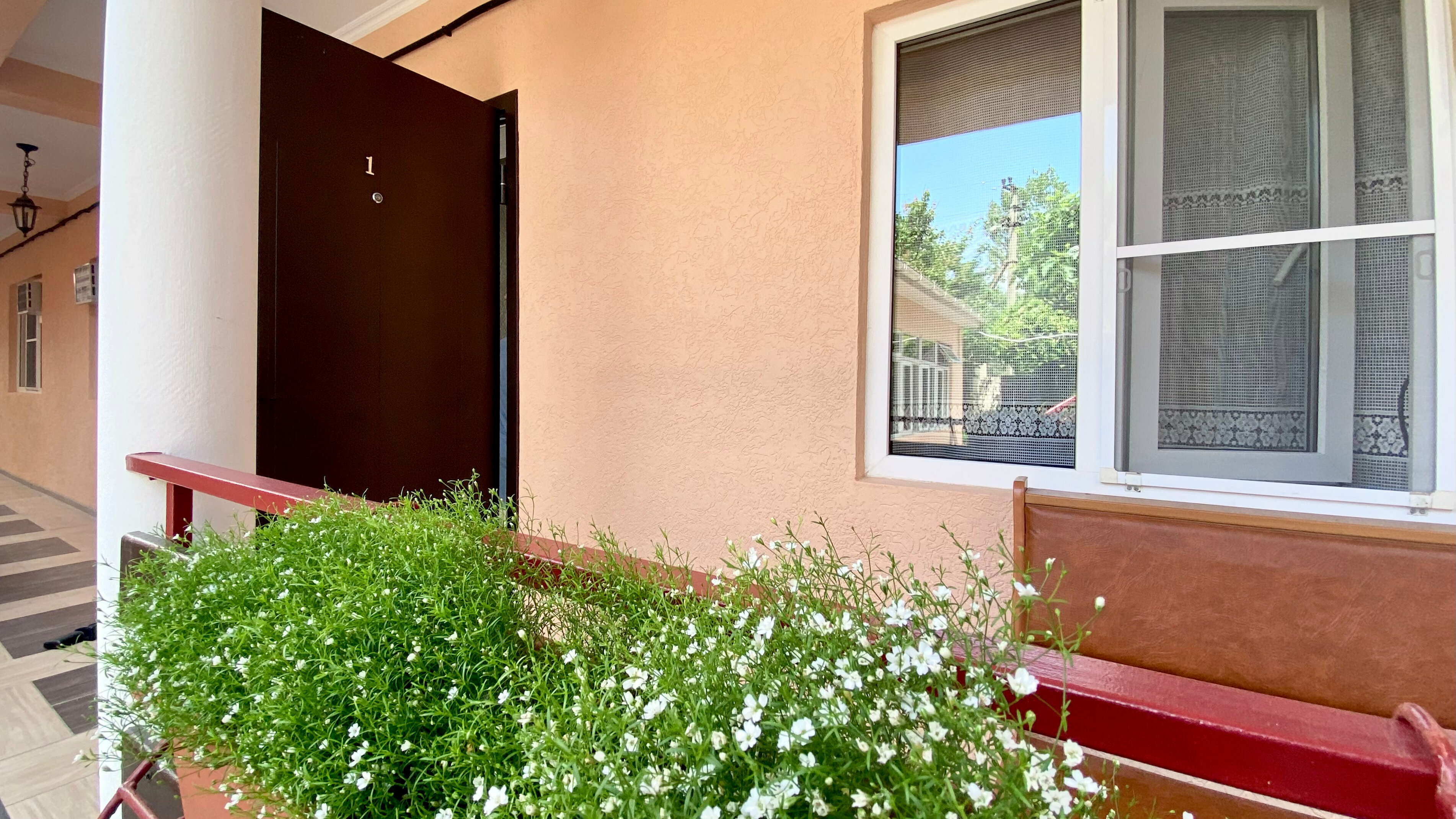 Трехместный номер с собственной ванной комнатой