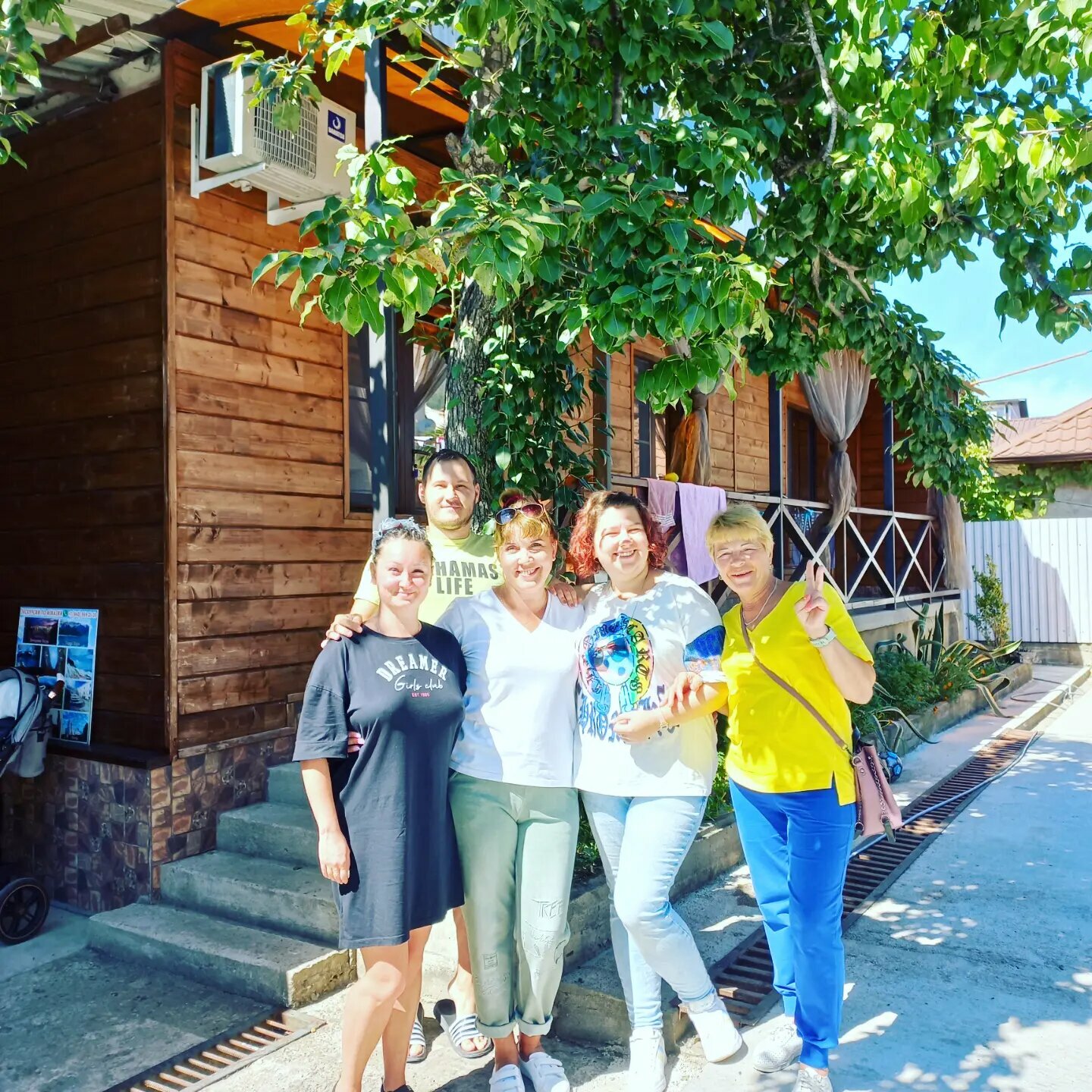 Трехместный номер с видом на бассейн