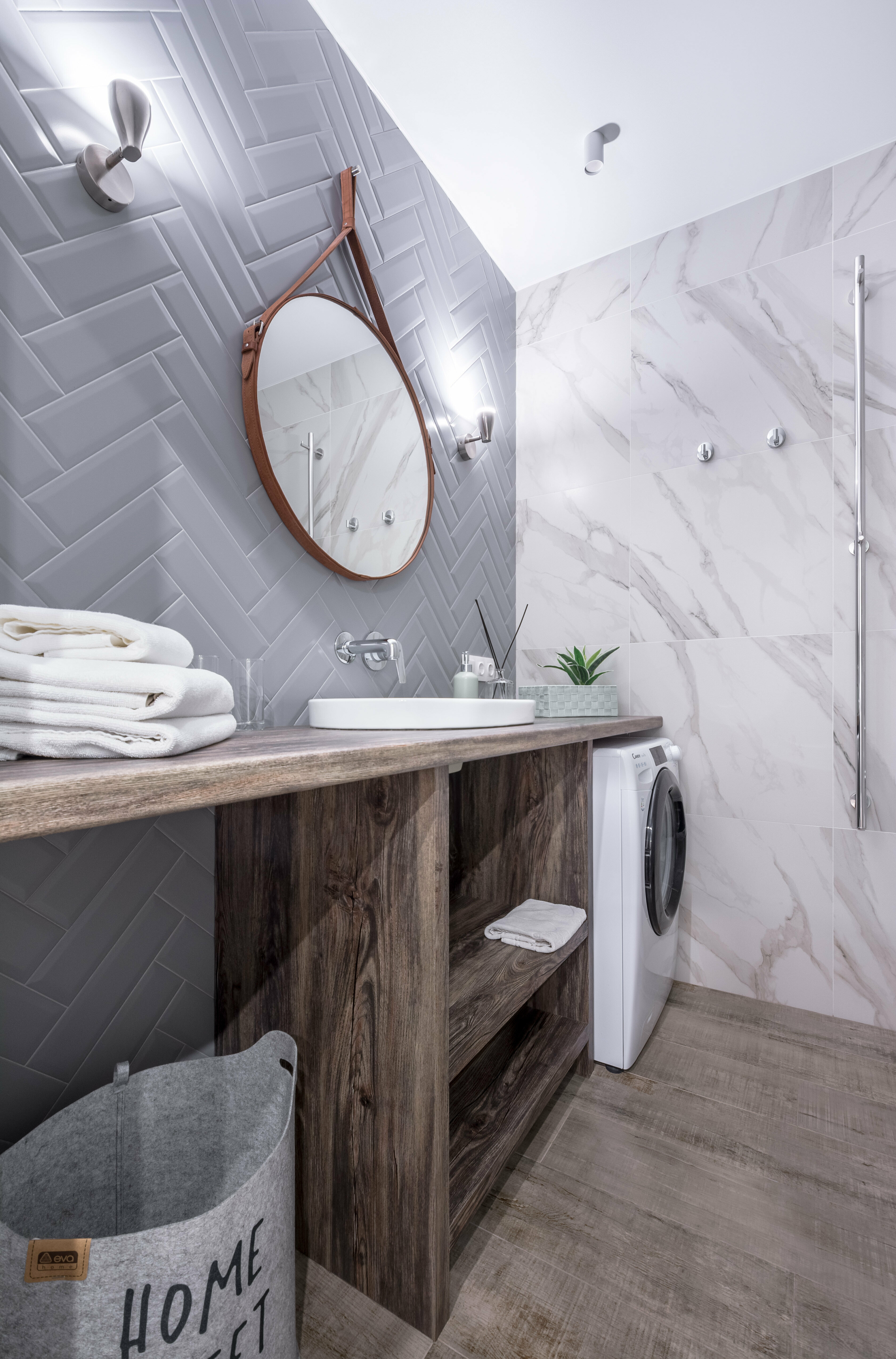 Люкс со спальней и кухней-гостиной, с видом на две стороны (на город и на внутренний дворик)