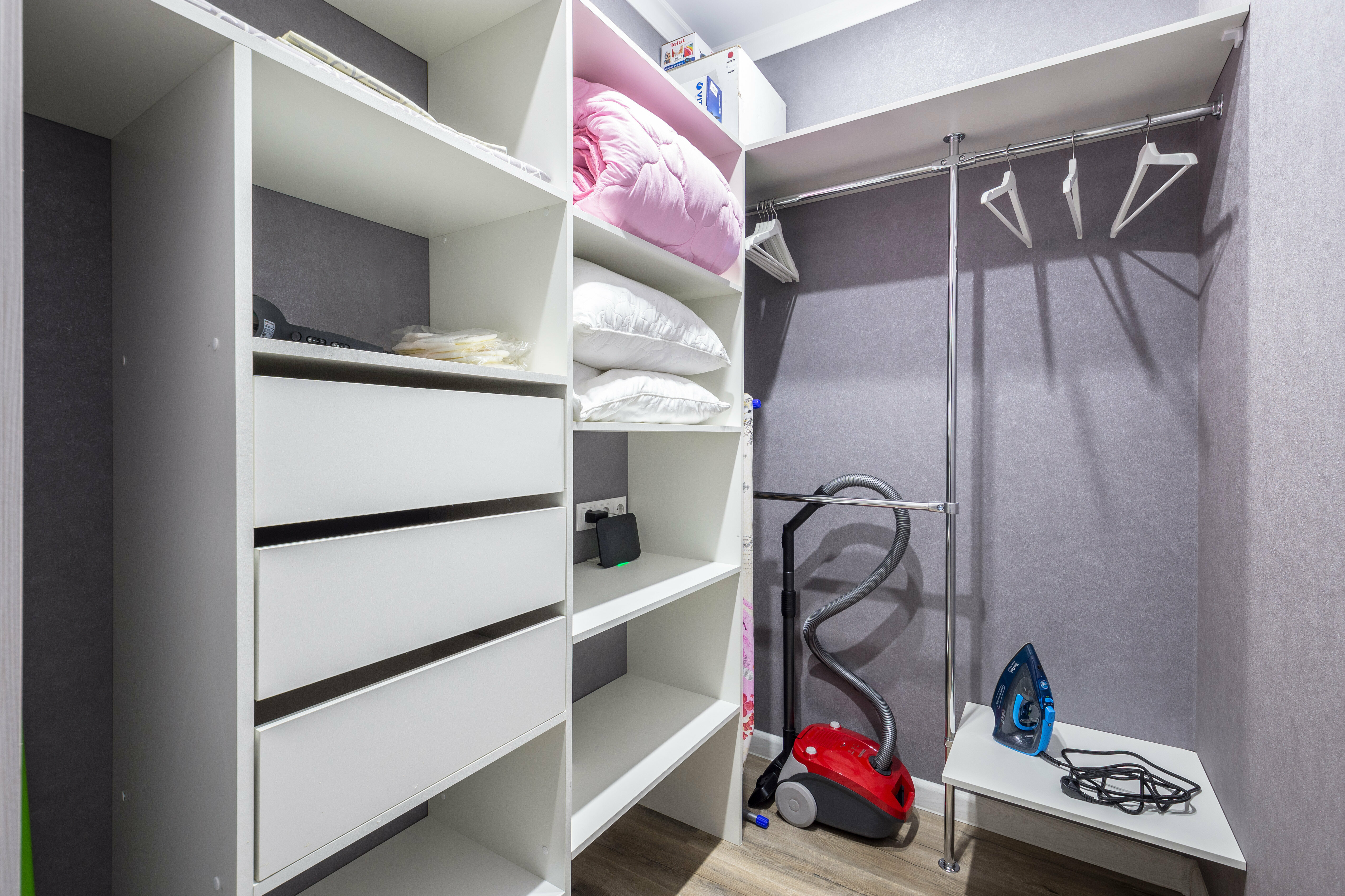 Апартаменты (спальня + гостиная + кухня-столовая + гардеробная, вид на  город) с большой станцией "Алиса" и кофемашиной.