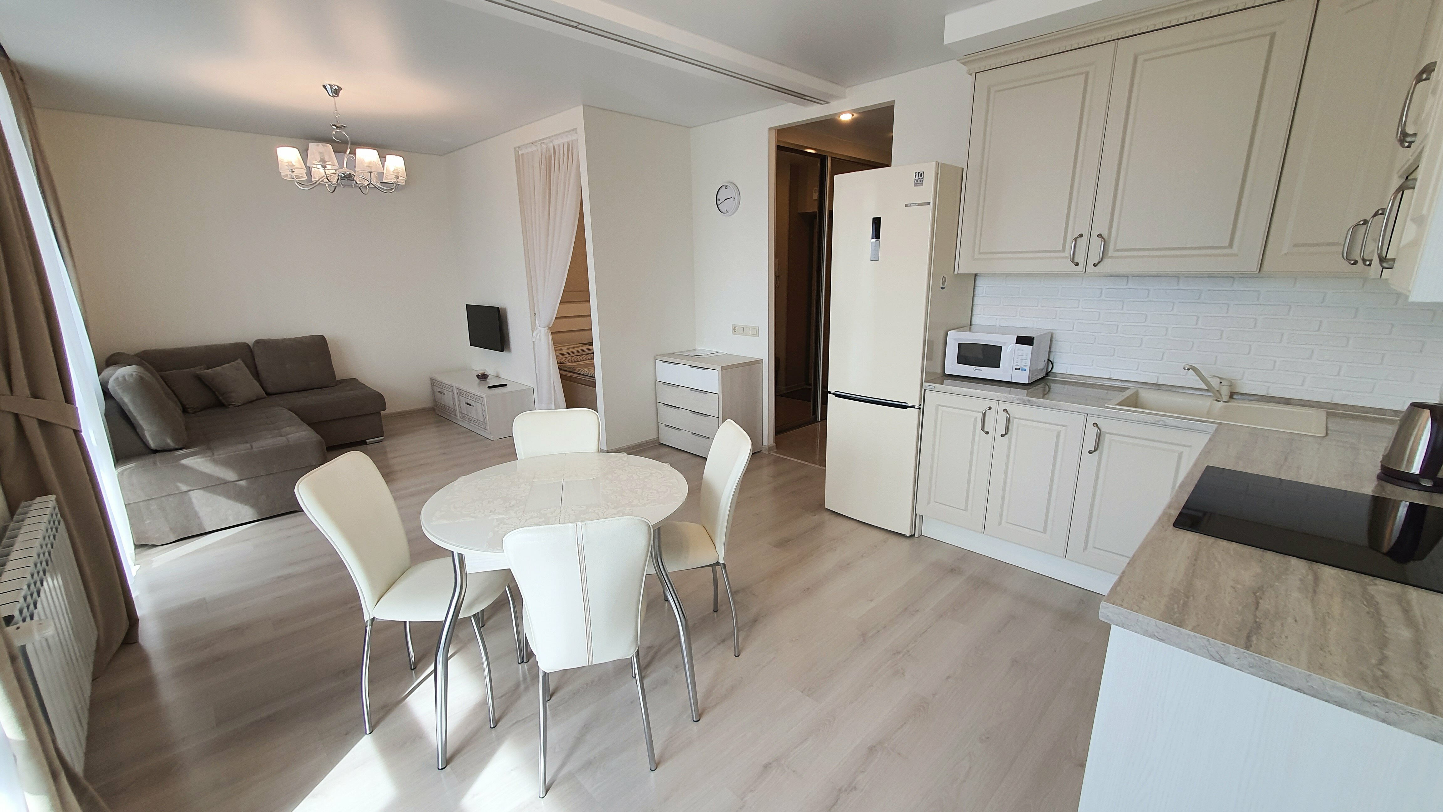 Апартаменты с видом на набережную и Казанский Кремль (двухспальная кровать + двухспальный диван)