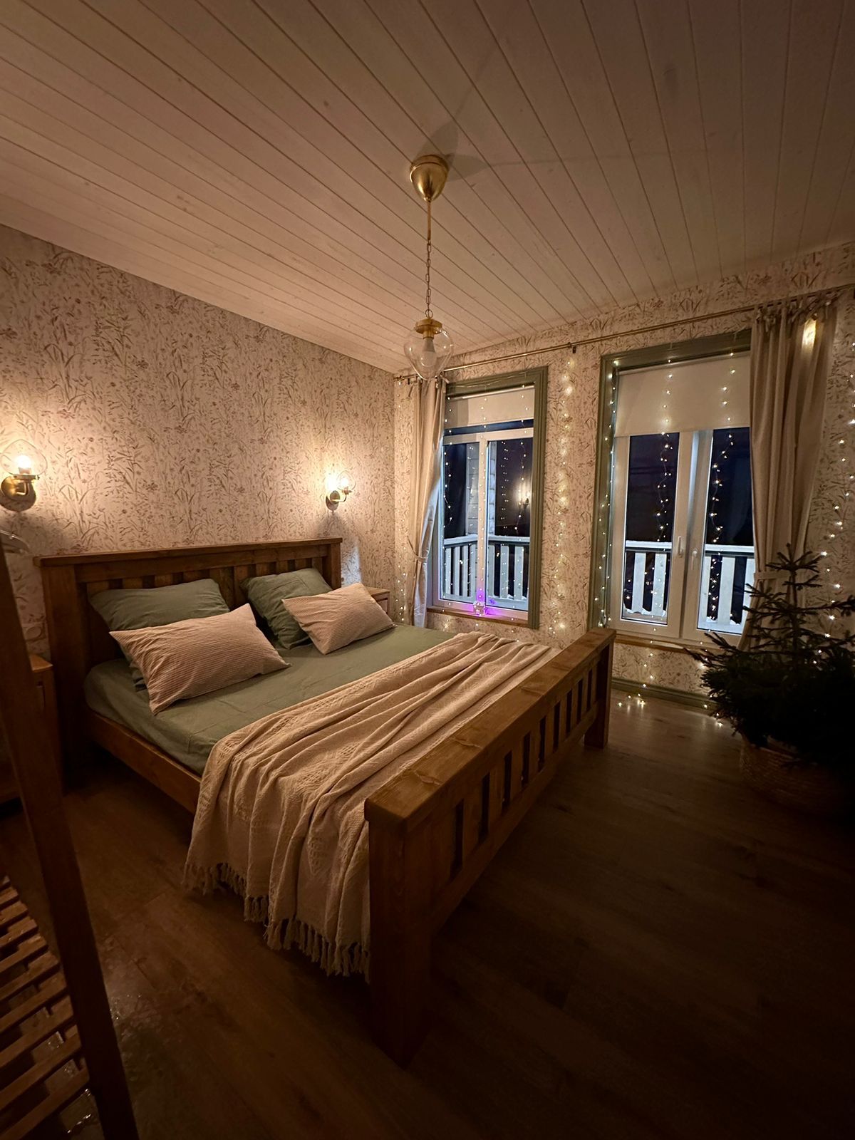 Семейный номер с видом на озеро