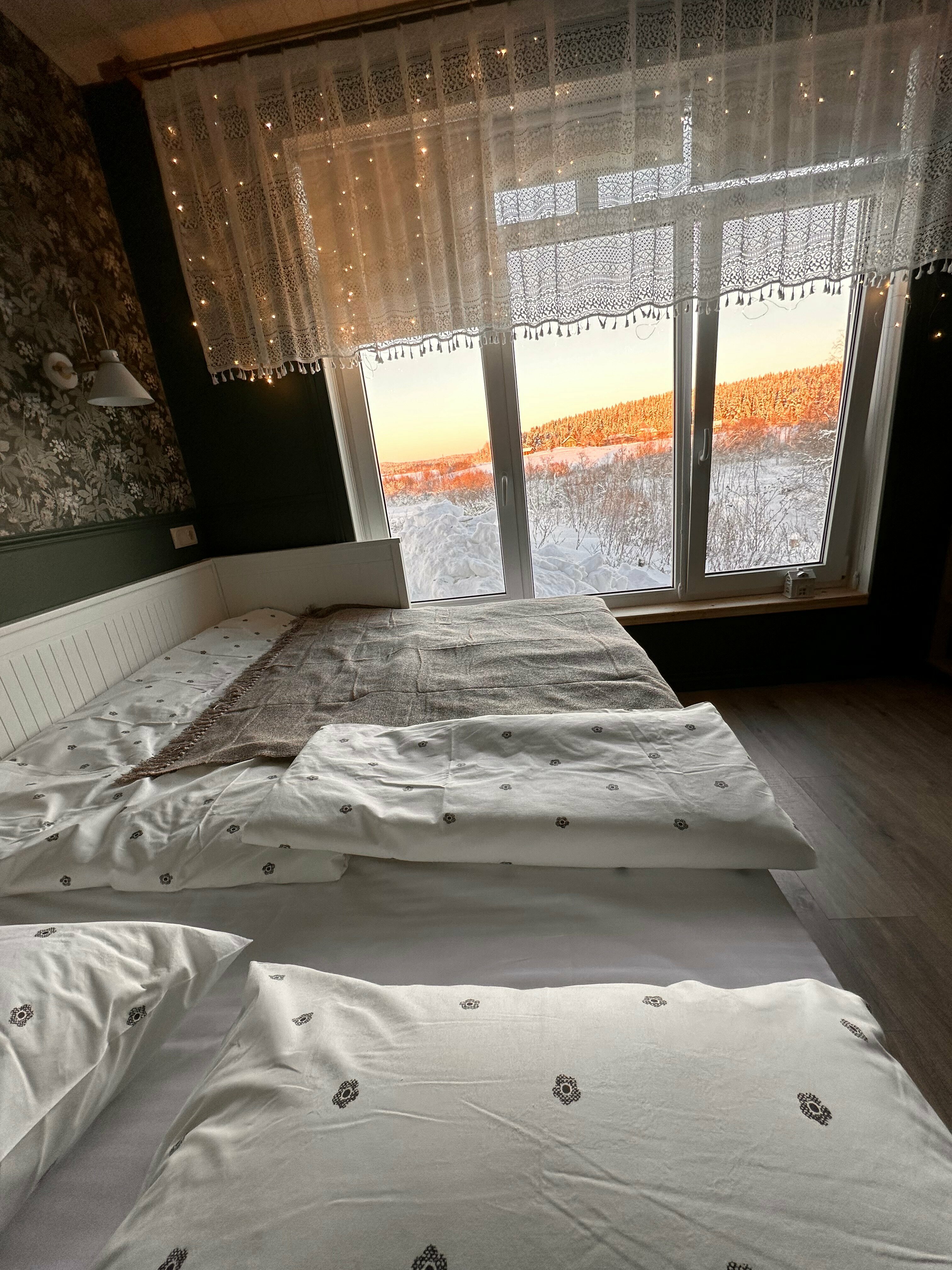 Семейный номер с видом на озеро