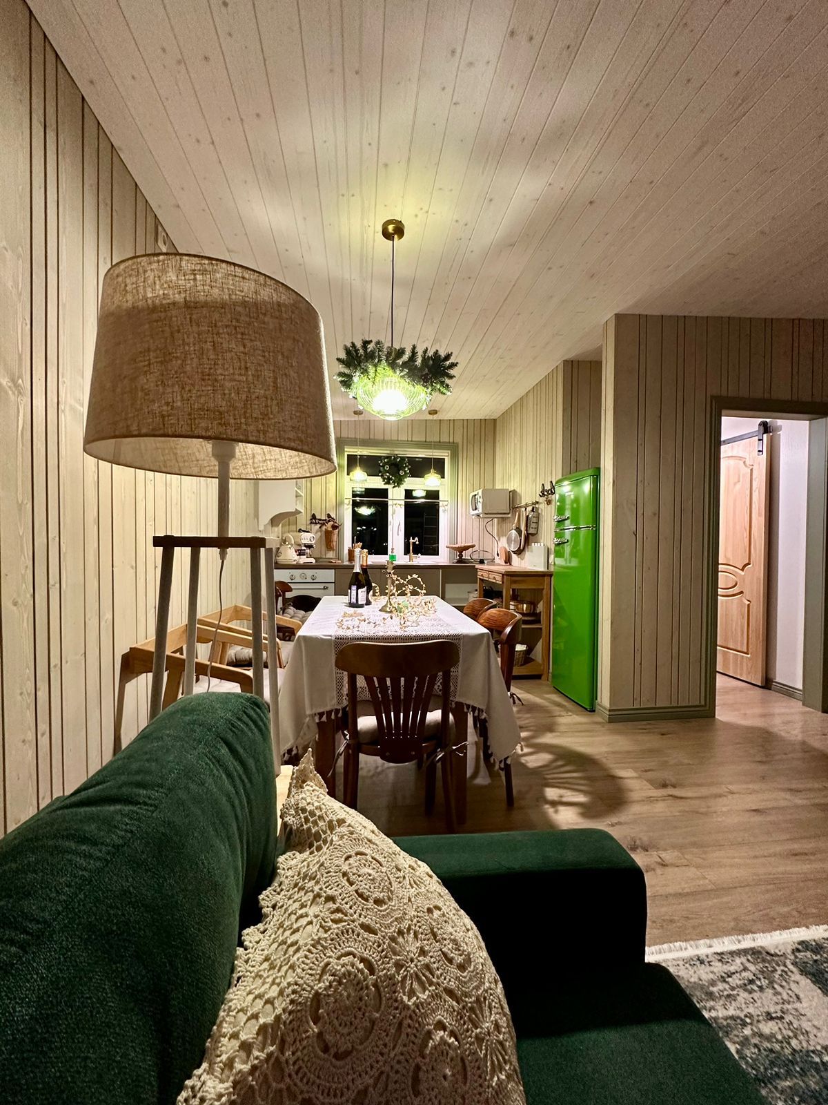 Семейный номер с видом на озеро