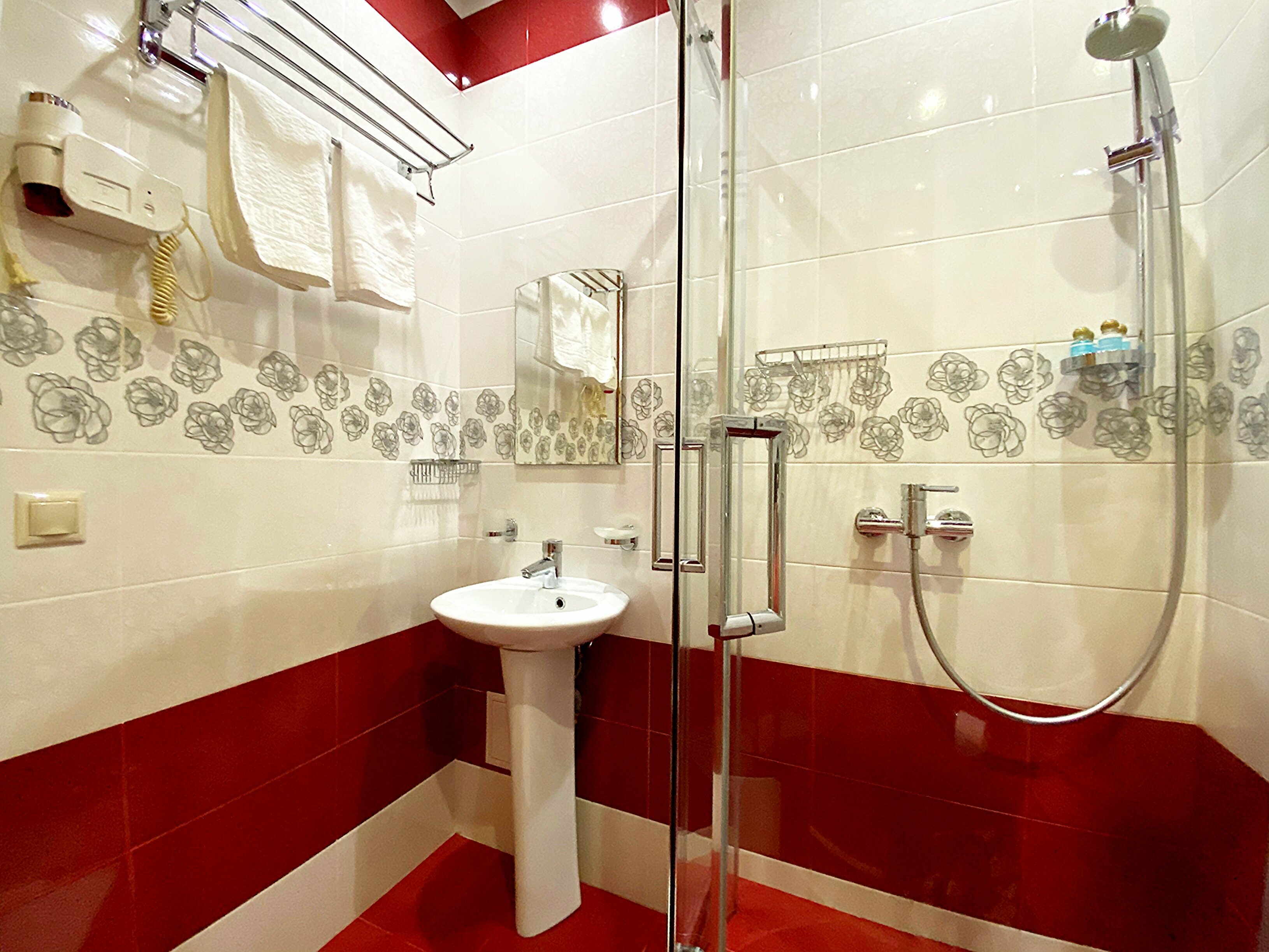 Небольшой двухместный номер с 2 отдельными кроватями