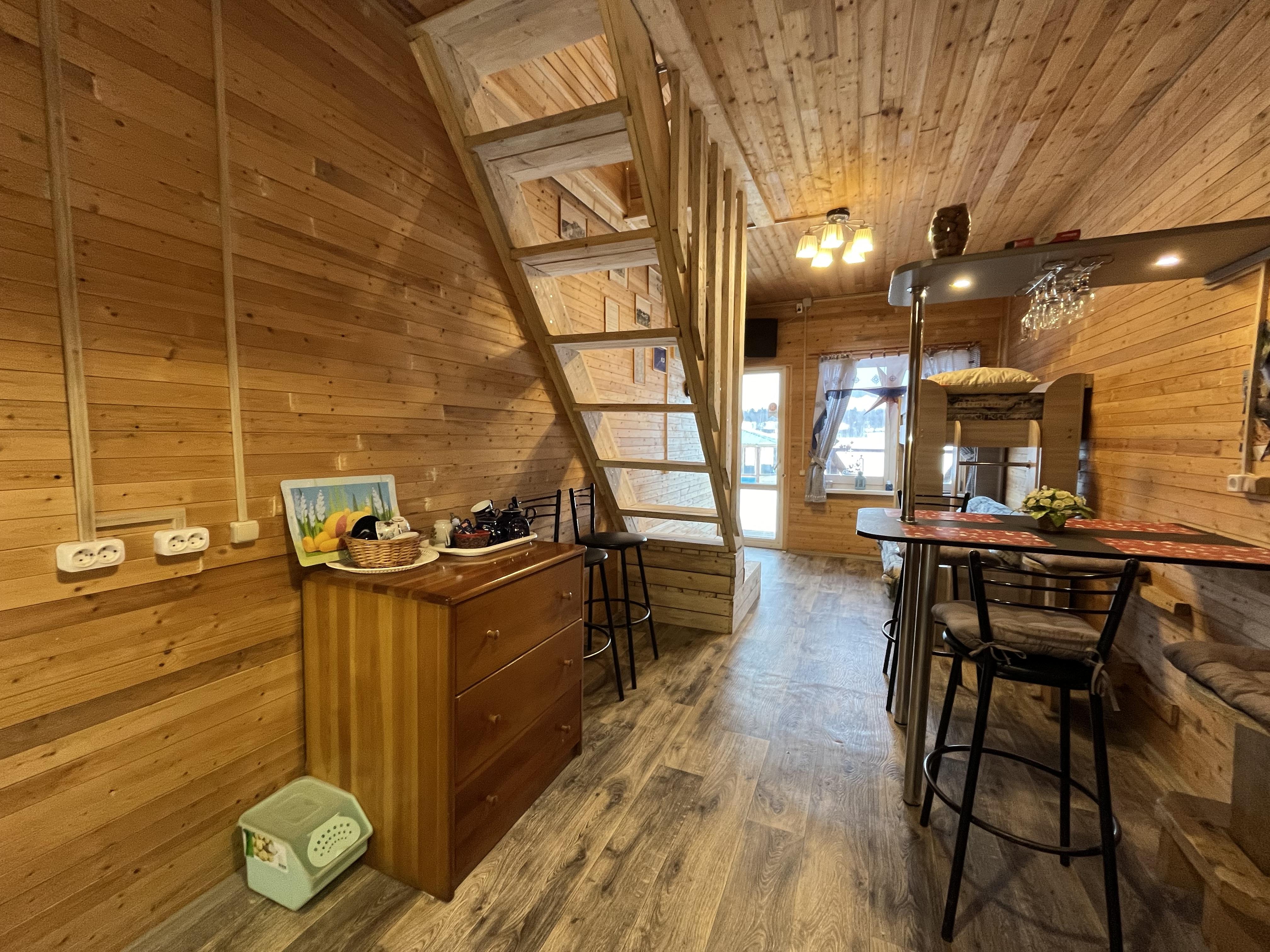 Семейный номер с видом на озеро