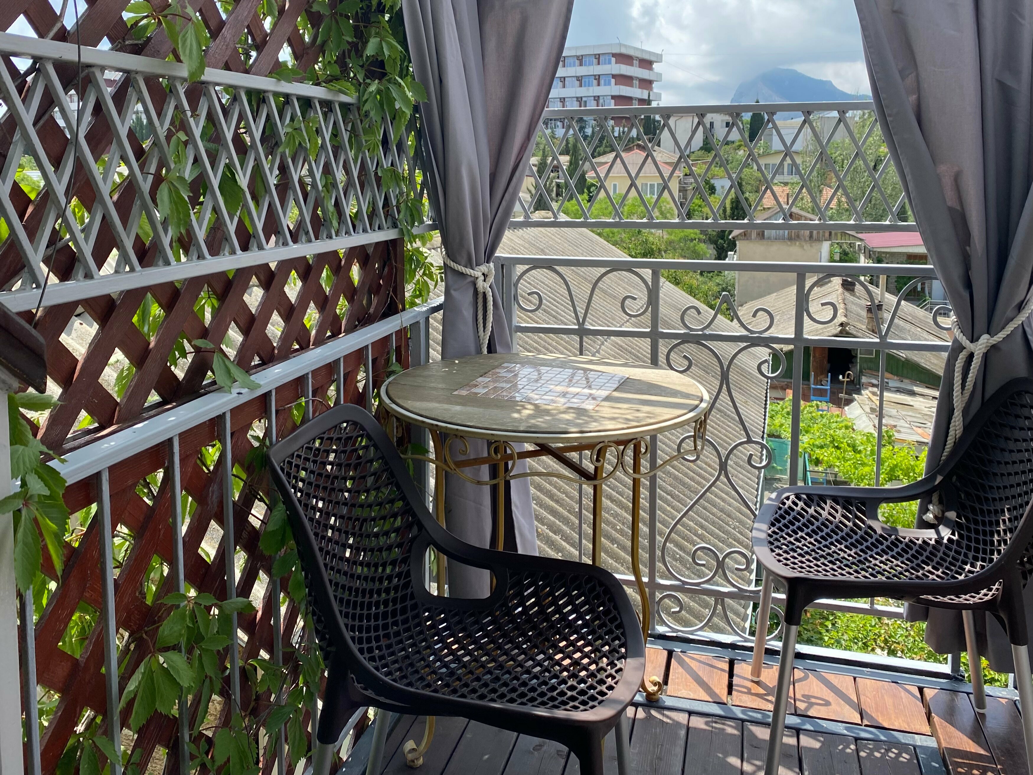 Трехместный номер с видом на город