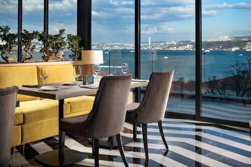 Double Junior Suite двуспальная кровать в Metropolitan Hotels Bosphorus