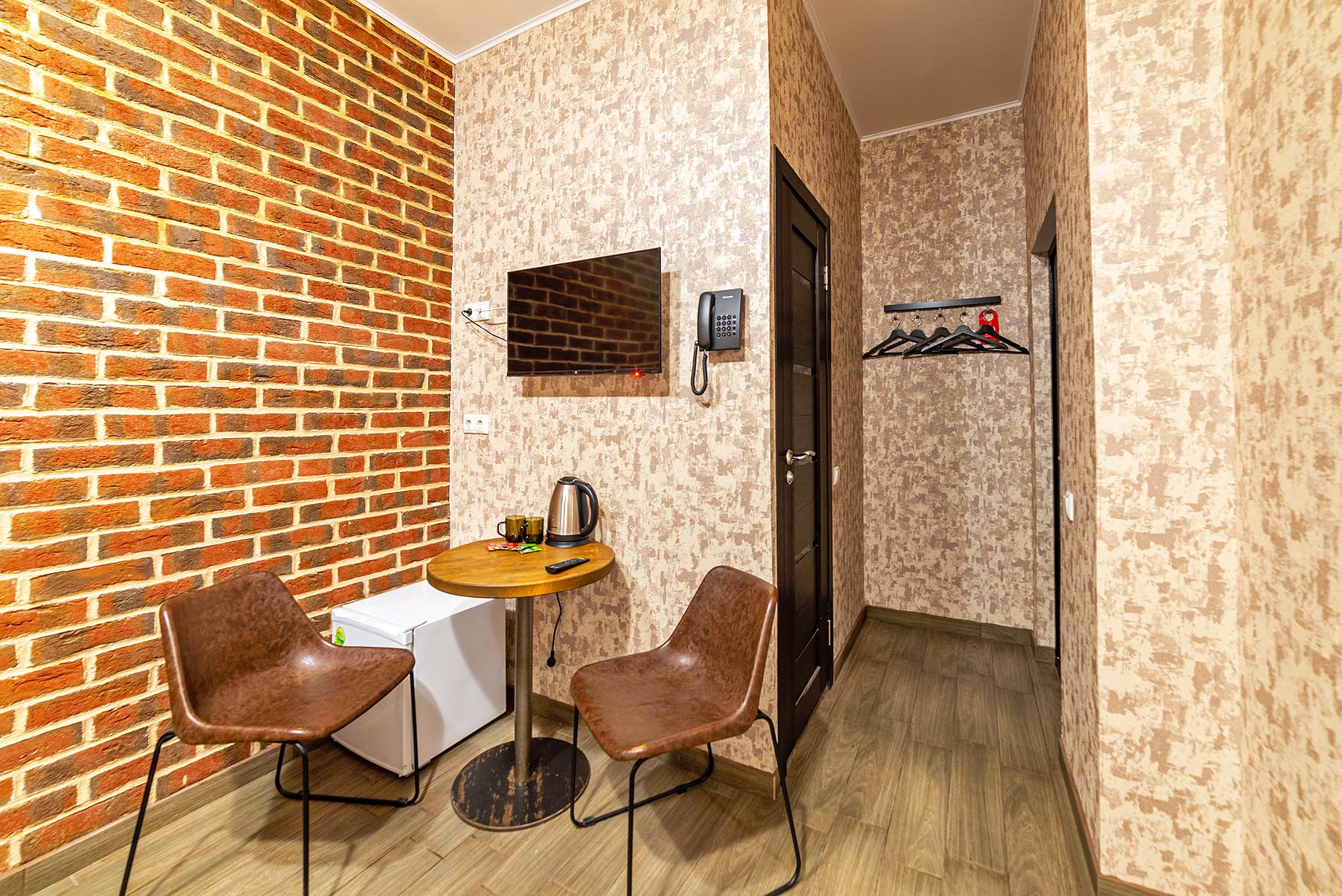 Улучшенный  номер с 1 двуспальной или 2 односпальными кроватями