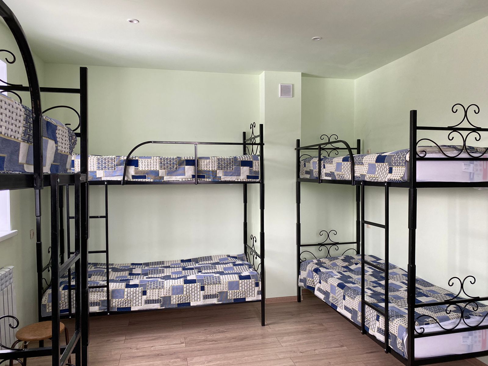 Общий 10-местный номер для мужчин и женщин