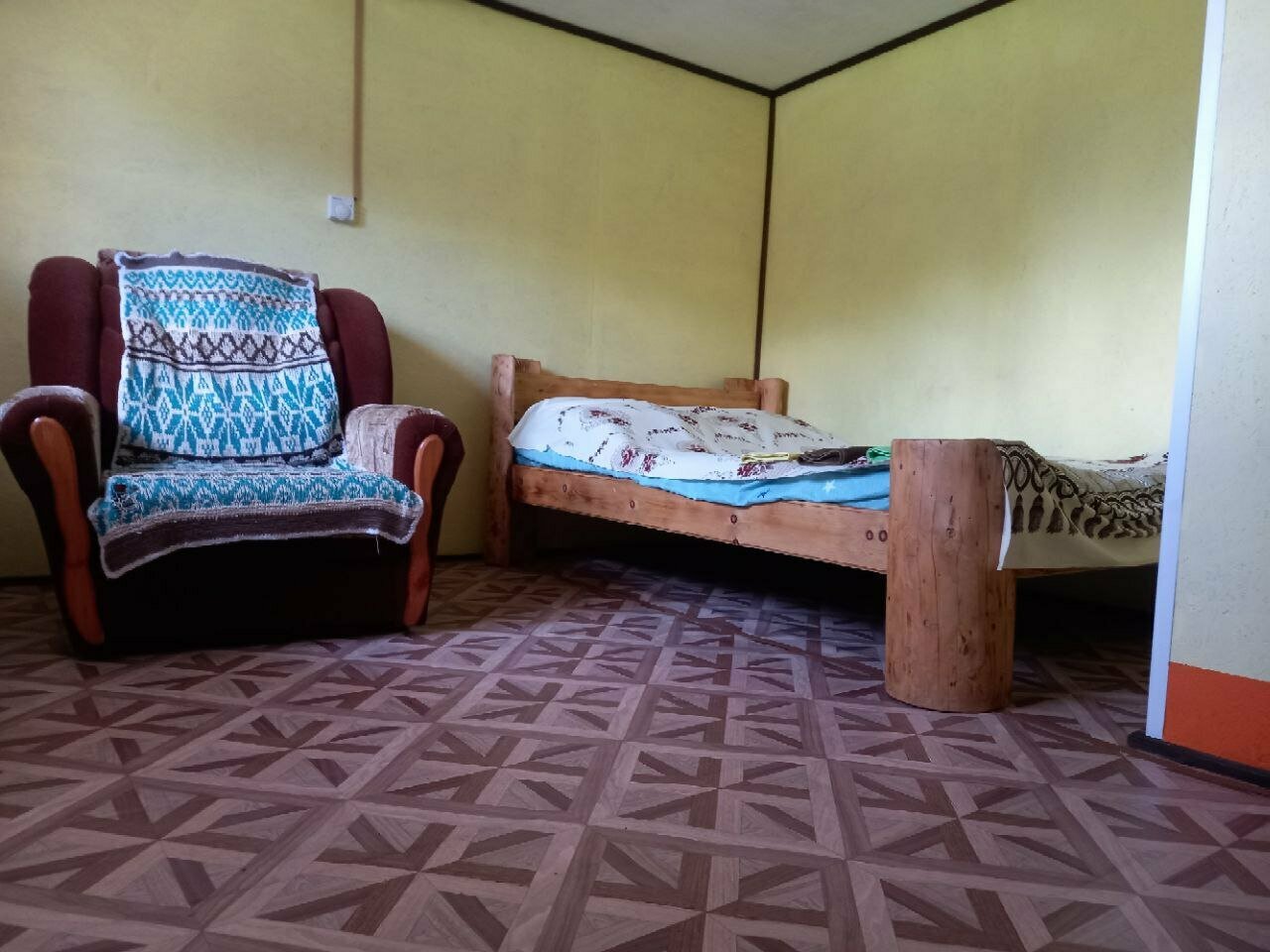 Трехместный номер с основными удобствами