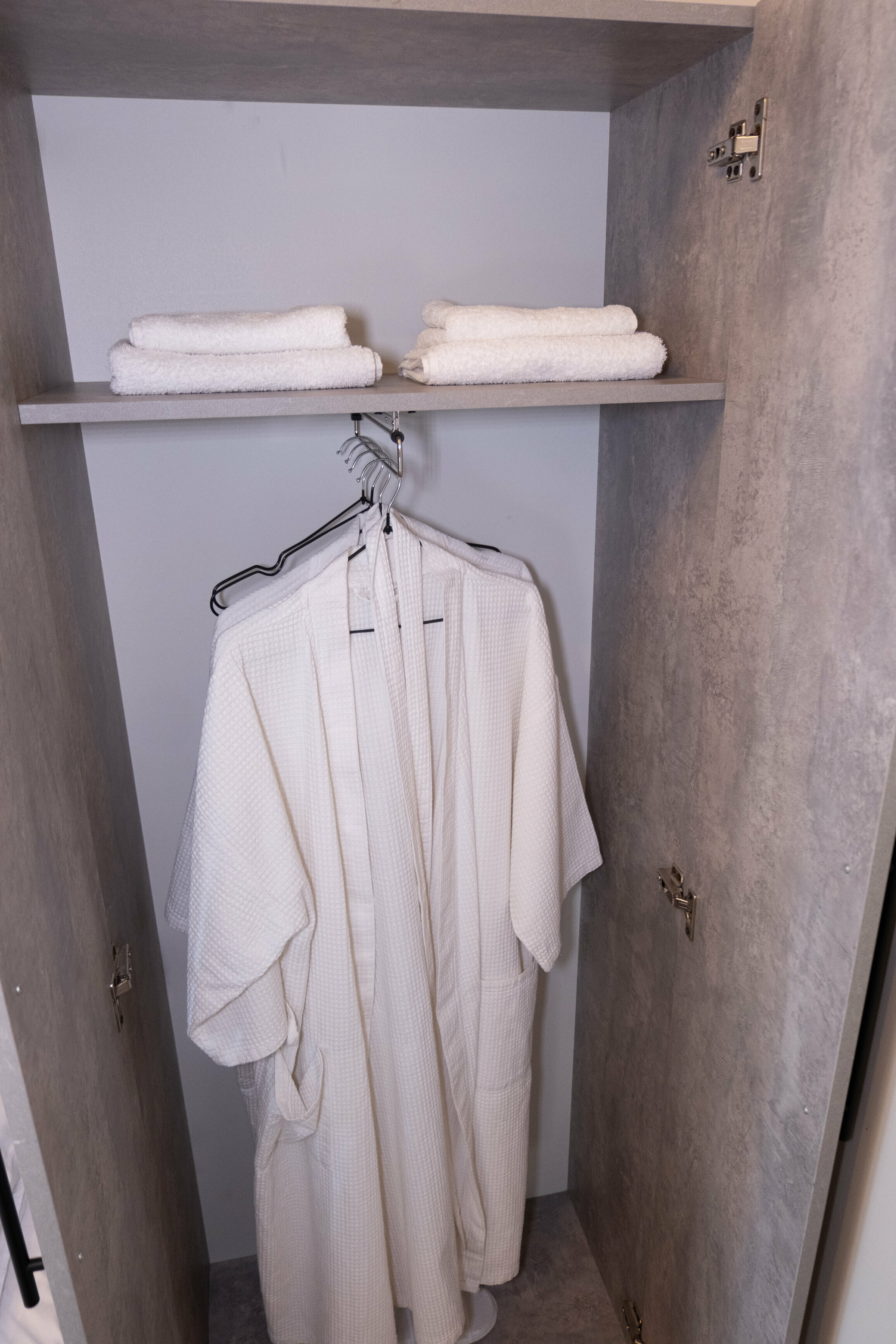 Трехместный номер с общей ванной комнатой