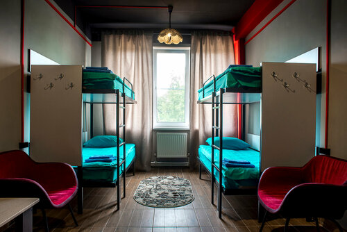 Кровать в общем 4-местном номере для мужчин и женщин