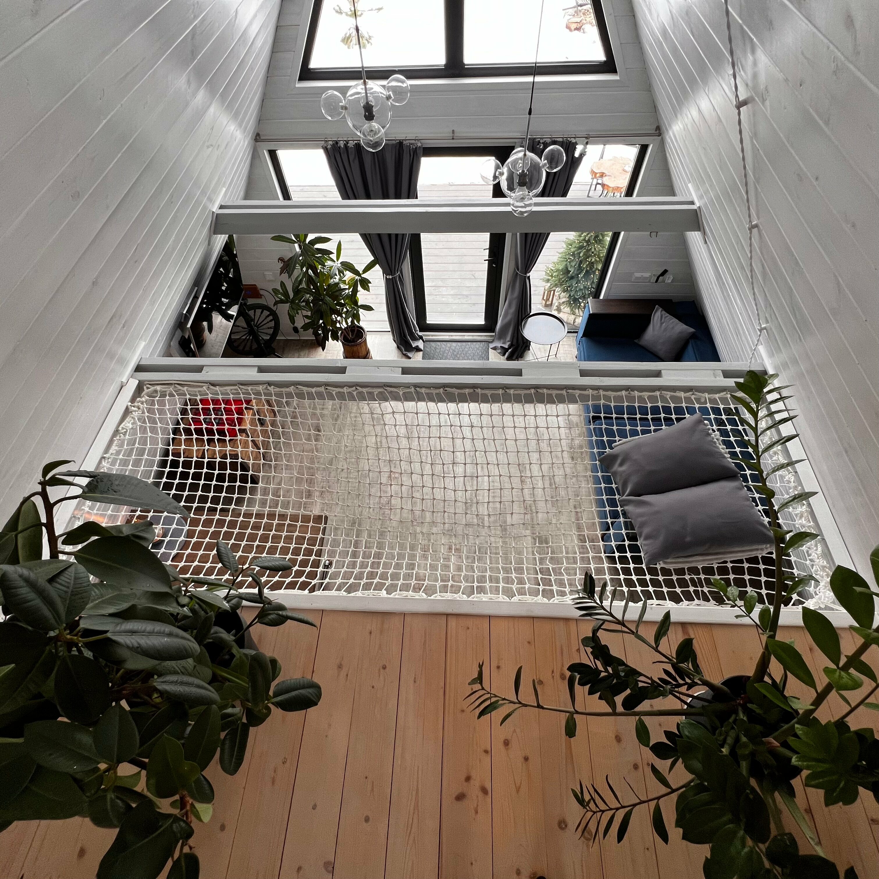 Дом на опушке леса с баней.