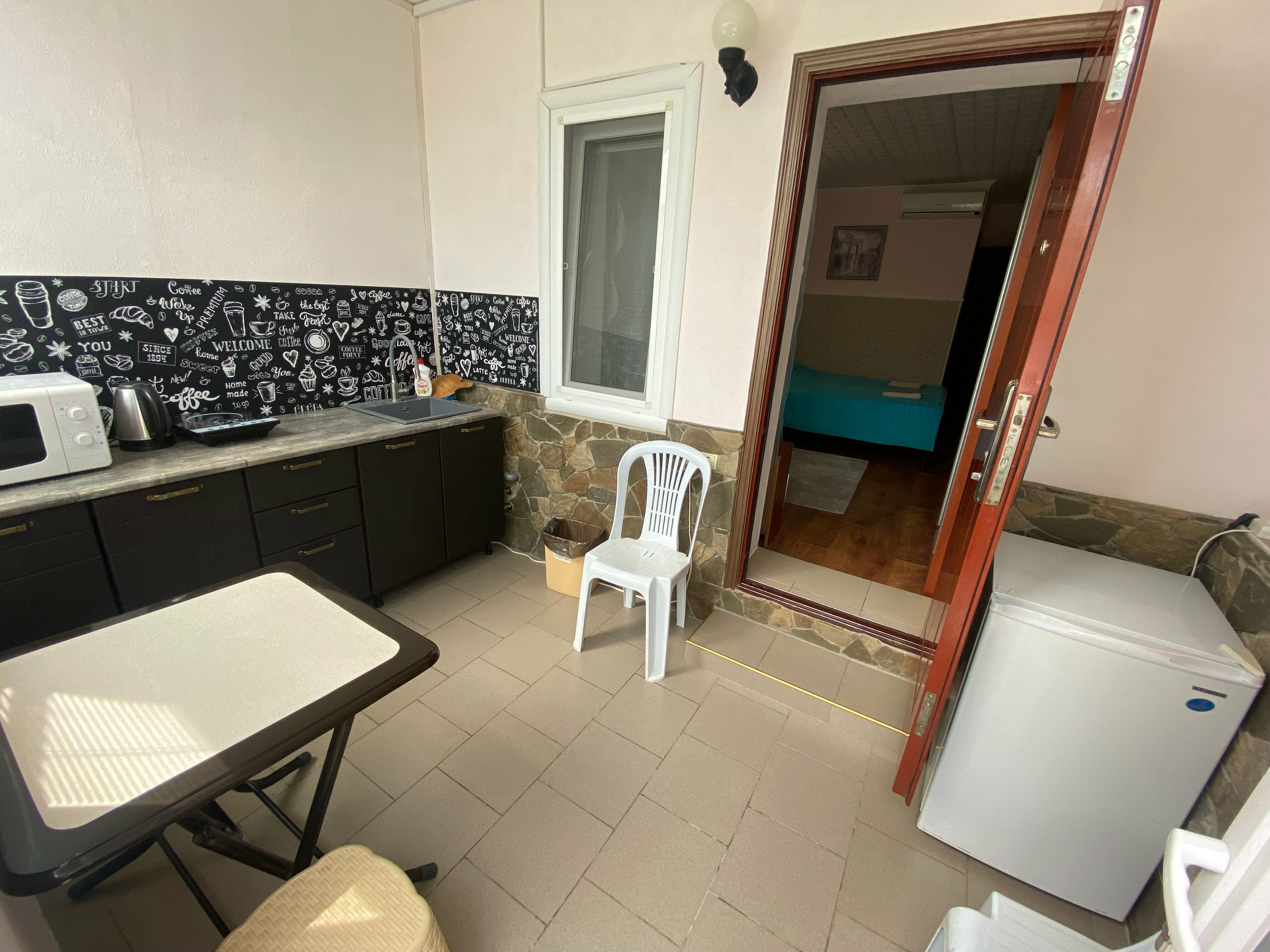 Трехместный номер с видом на сад