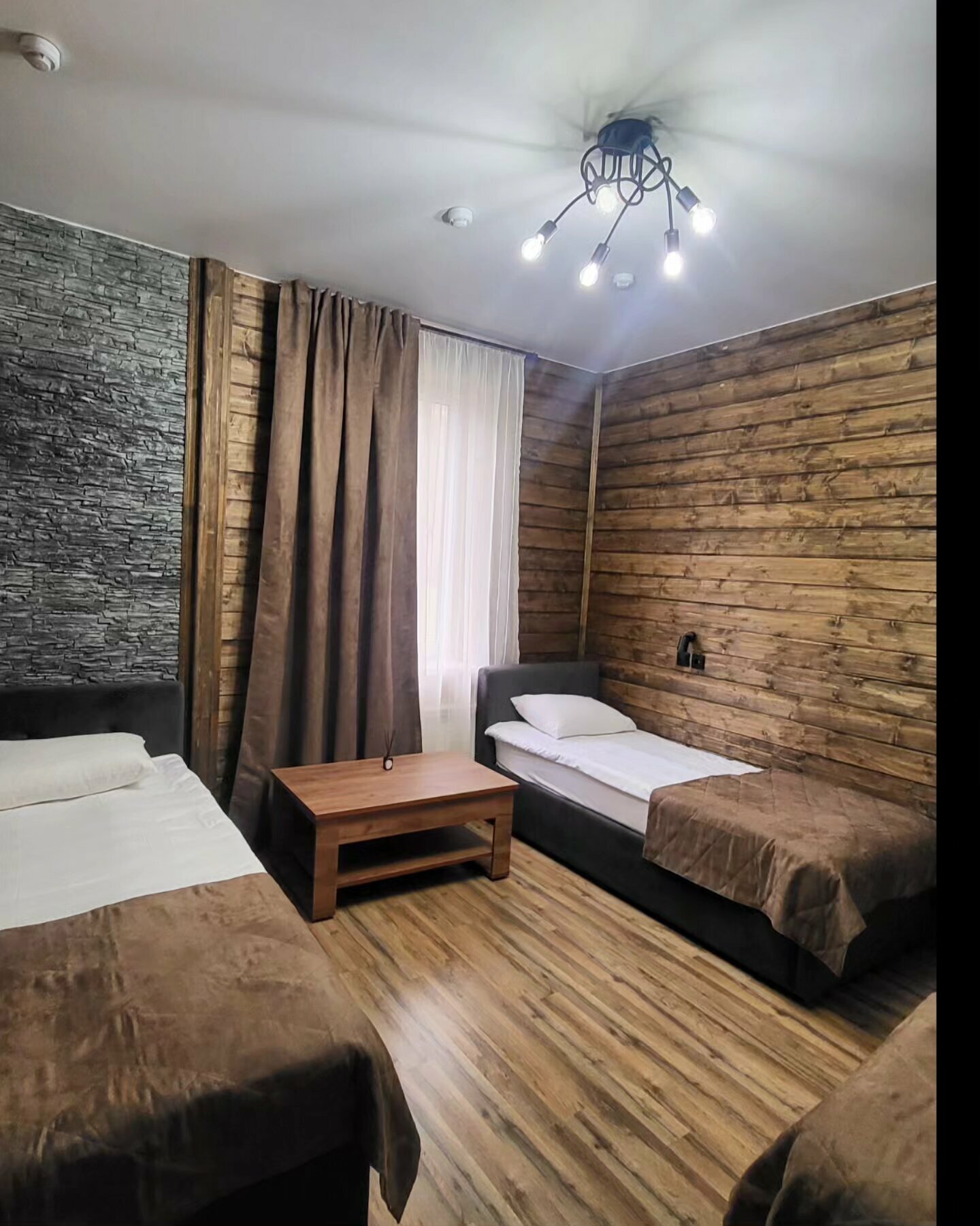 Семейный номер с видом на горы