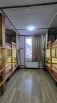 Кровать в общем 8-местном номере для мужчин и женщин в Бурка