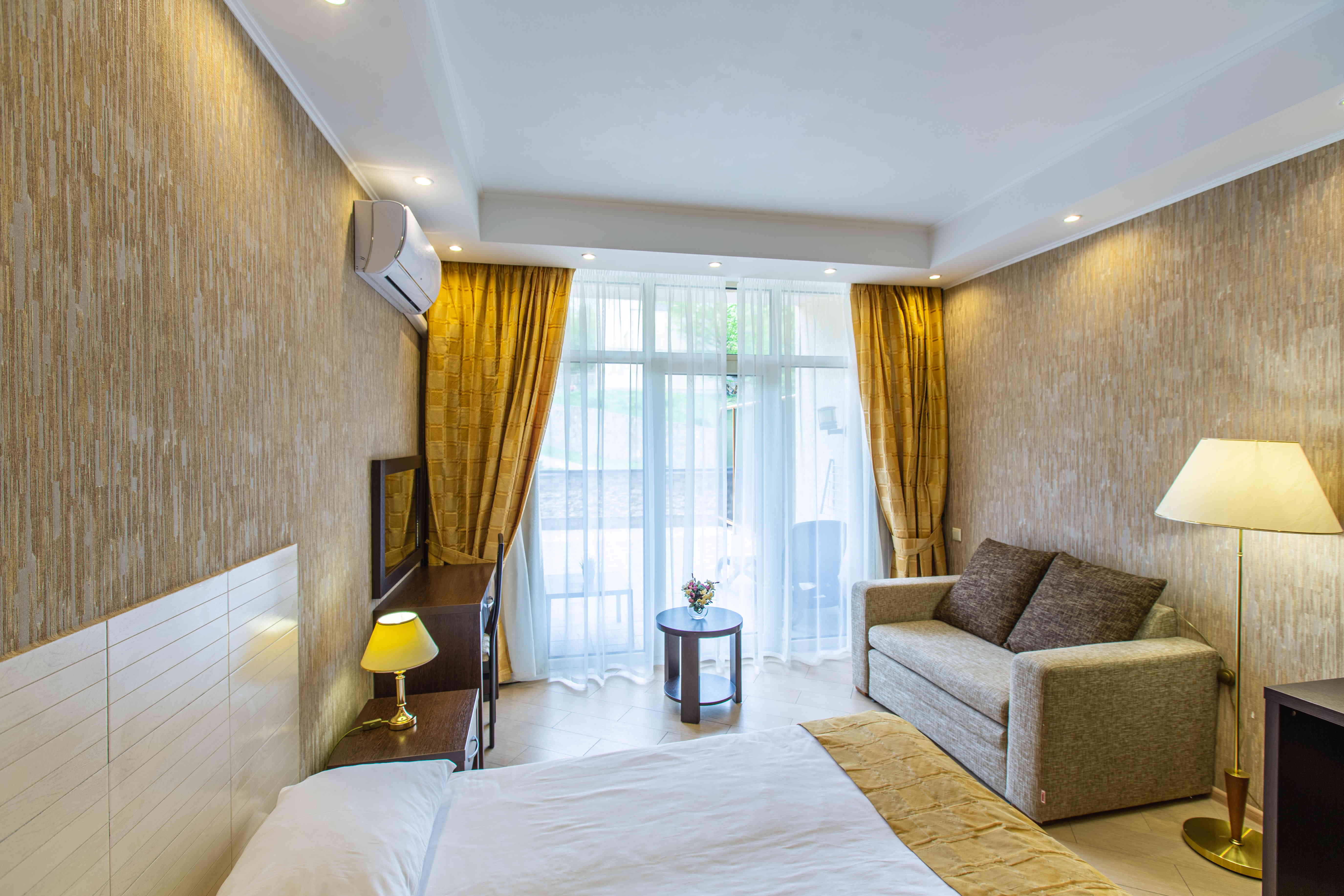 Улучшенный двухместный номер с 1 кроватью