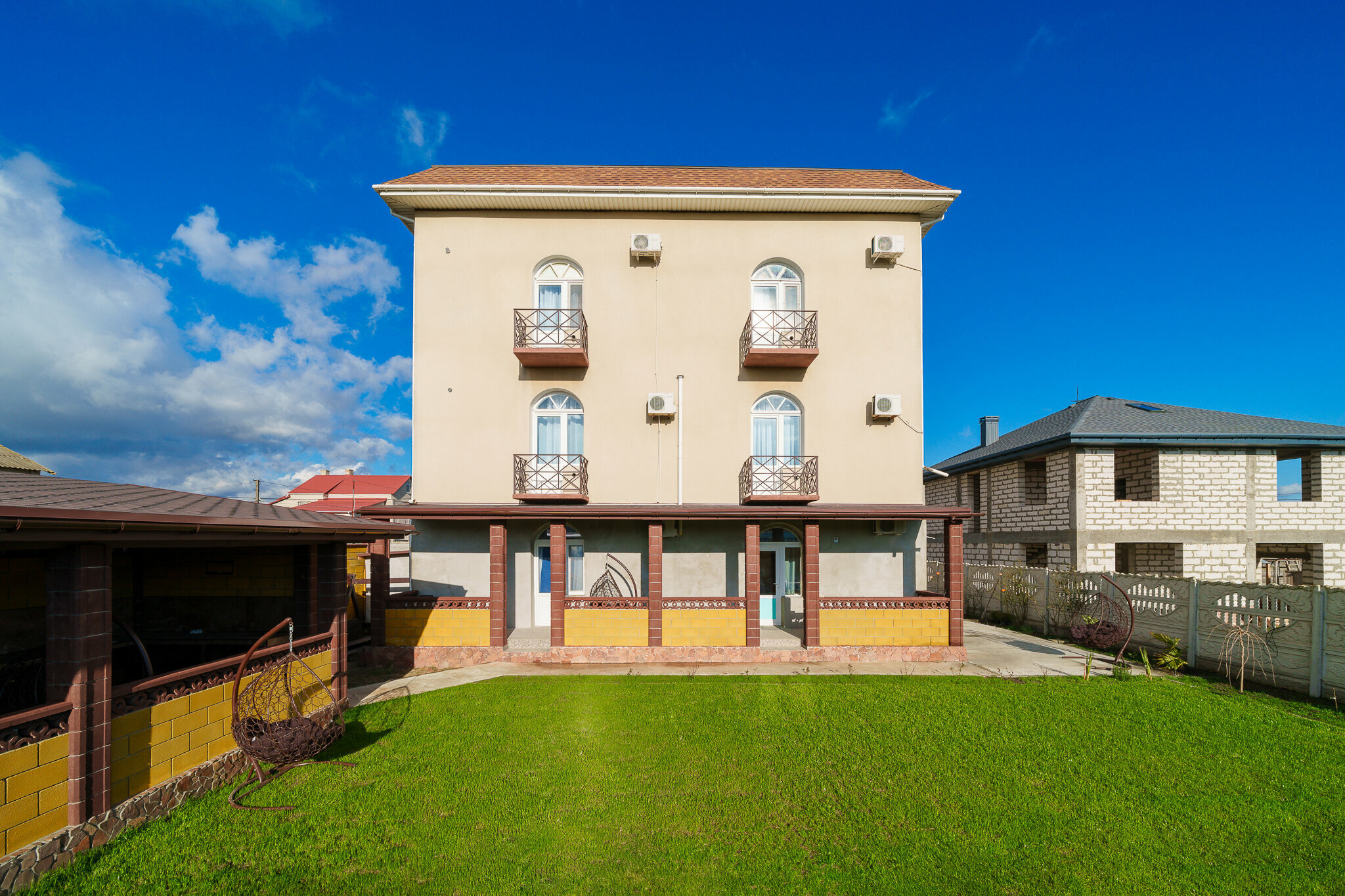 Трехместный номер с собственной ванной комнатой