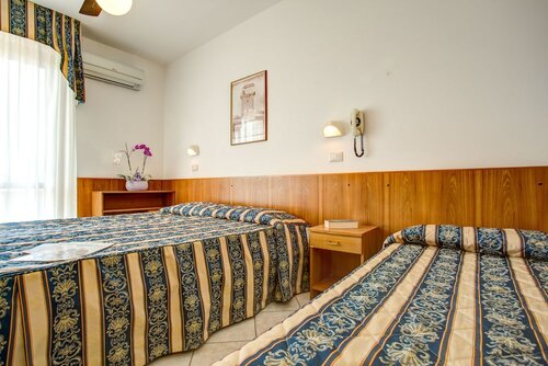Трехместный номер базового типа в Hotel Genzianella