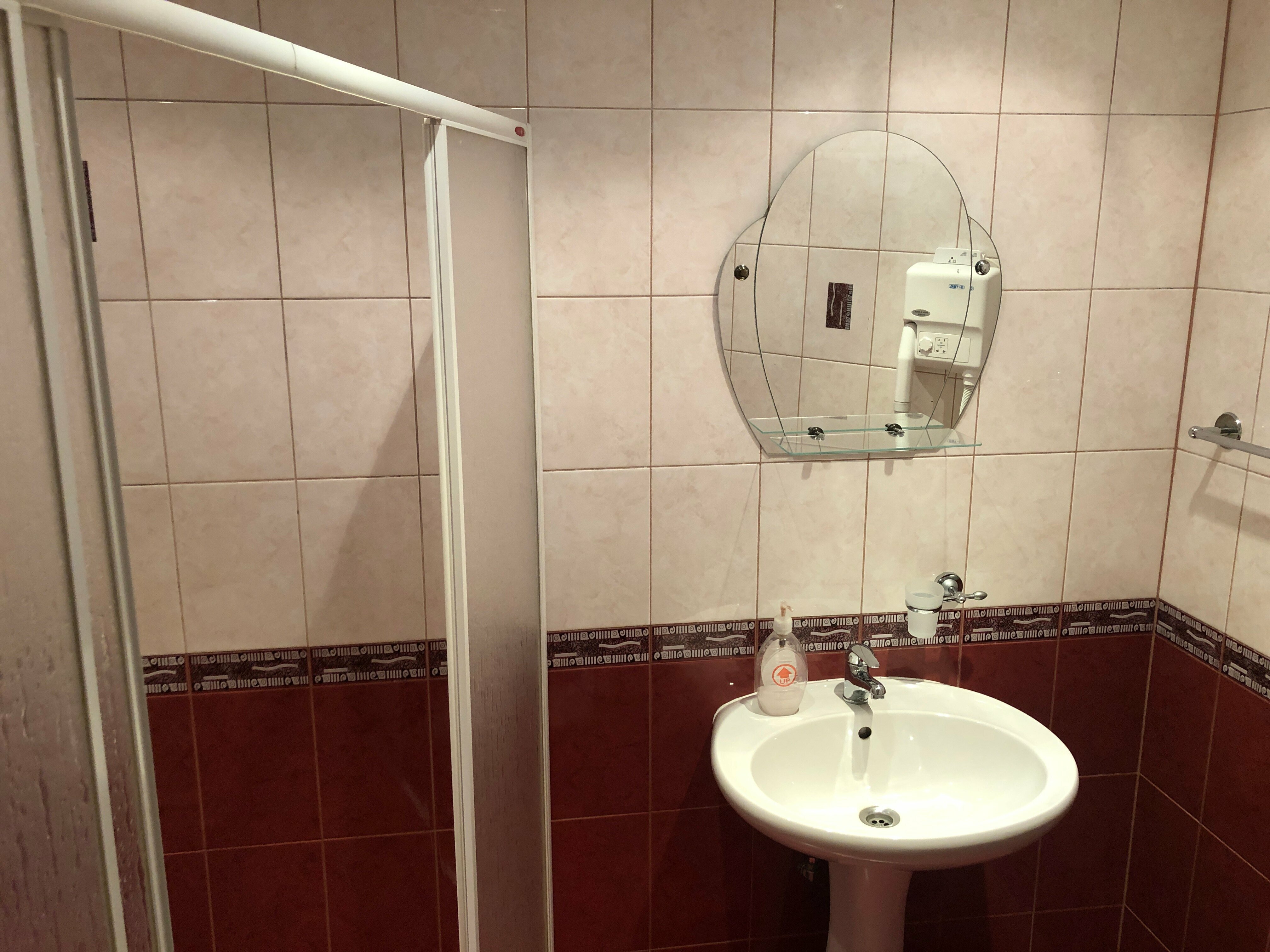 Двухместный номер эконом-класса с 2 отдельными кроватями