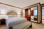 Президентский люкс, 2 спальни, балкон, вид на море в Sheraton Grand Doha Resort & Convention Hotel