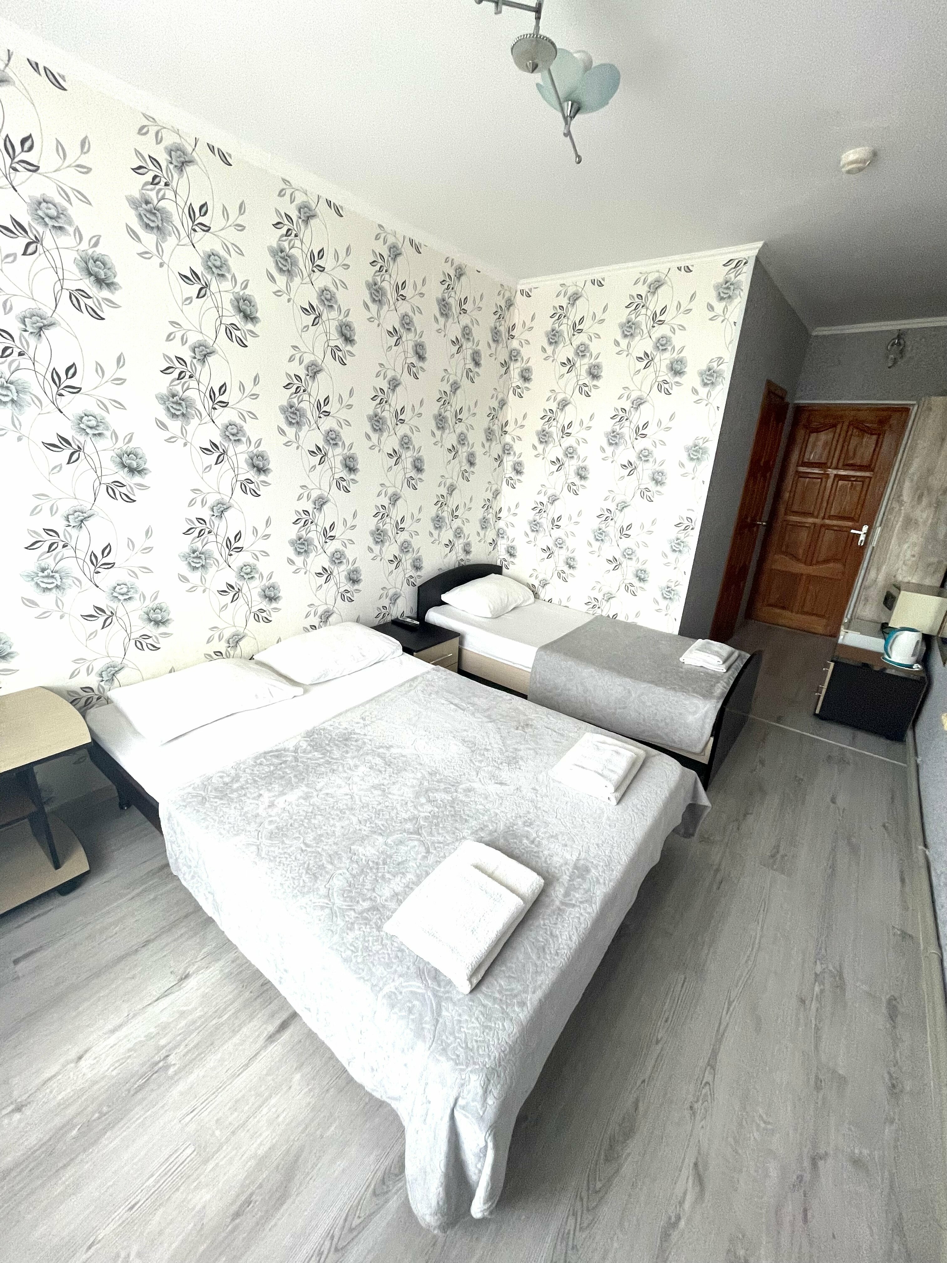 Трехместный номер с балконом