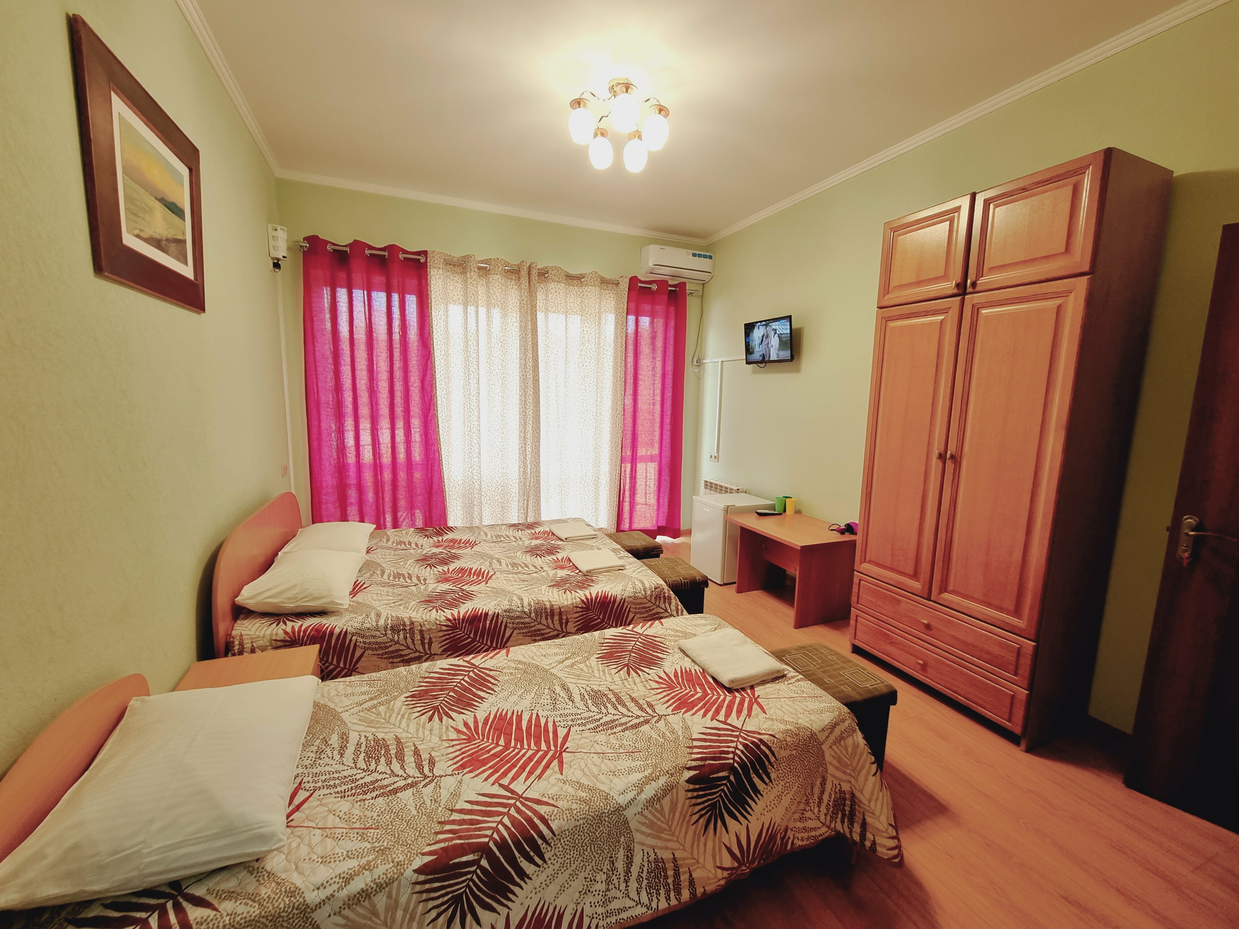 Трехместный номер с балконом