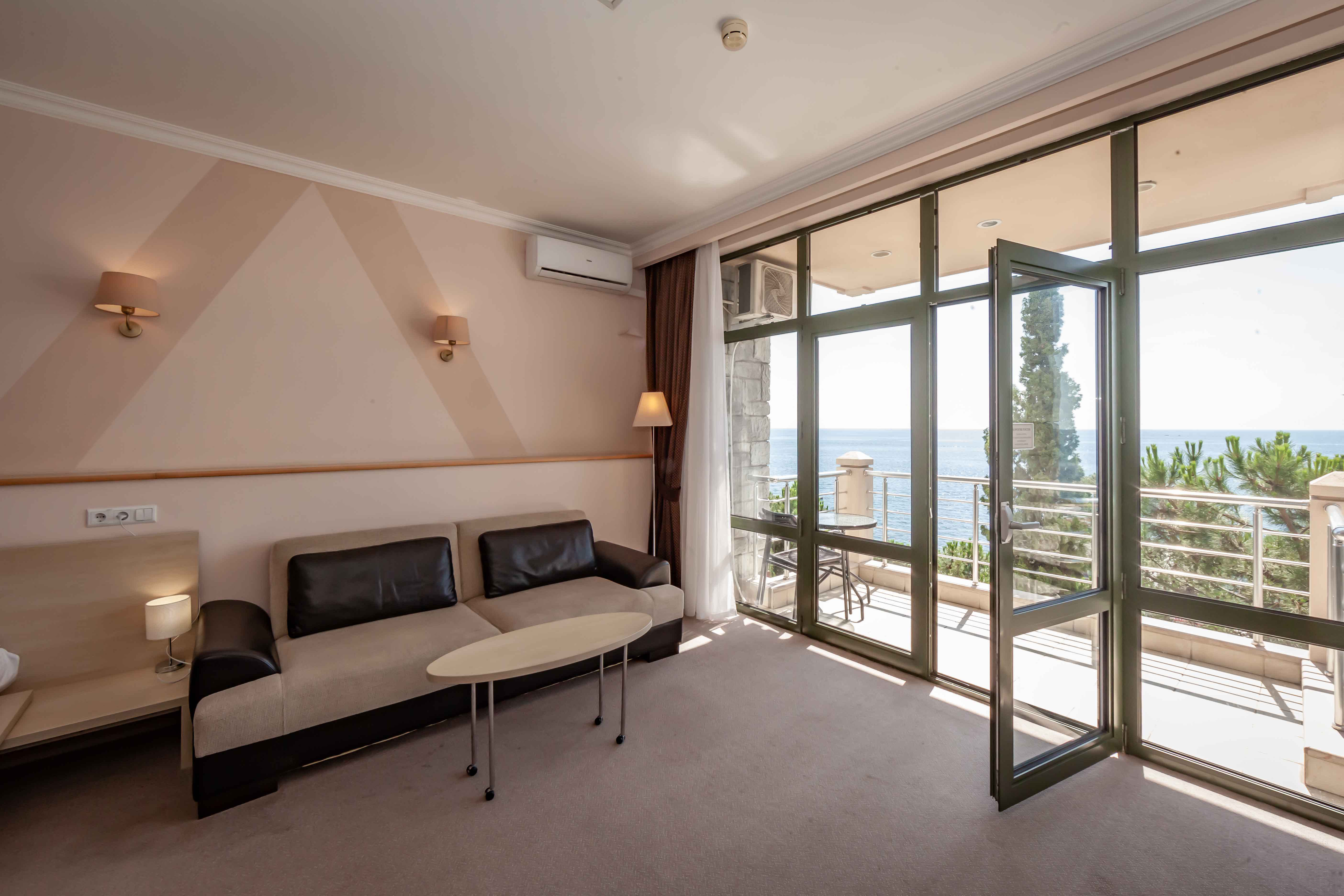 Трехместный номер Делюкс с видом на море