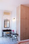 Апартаменты, вид на сад в Rooms & Apartments Archontou