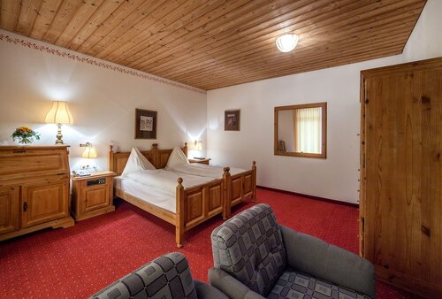 Традиционный трехместный номер в Waldhotel Arosa