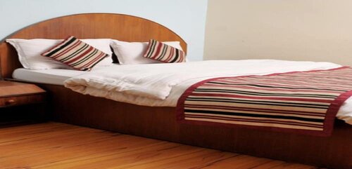 Двухместный номер «Делюкс» с 1 двуспальной кроватью в MeroStay 035 Hotel Brihaspati