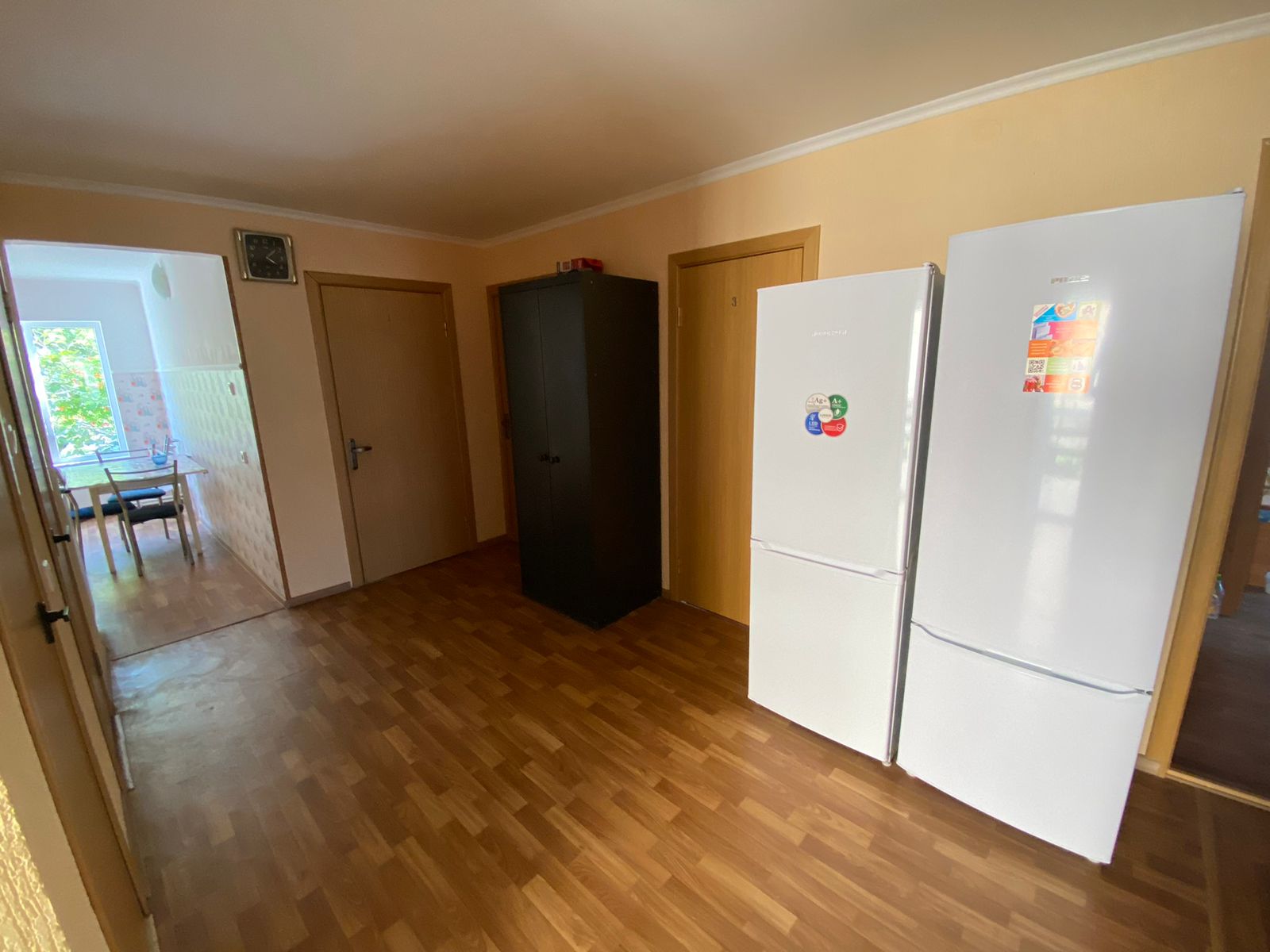 Четырехместный номер эконом-класса с общей ванной комнатой