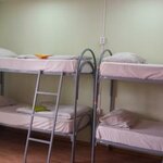 Кровать в 8-местном общем женском номере в Радуга