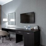 Номер полулюкс бизнес с 1 двуспальной кроватью в Holiday Inn