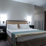 Номер полулюкс бизнес с 1 двуспальной кроватью в Holiday Inn