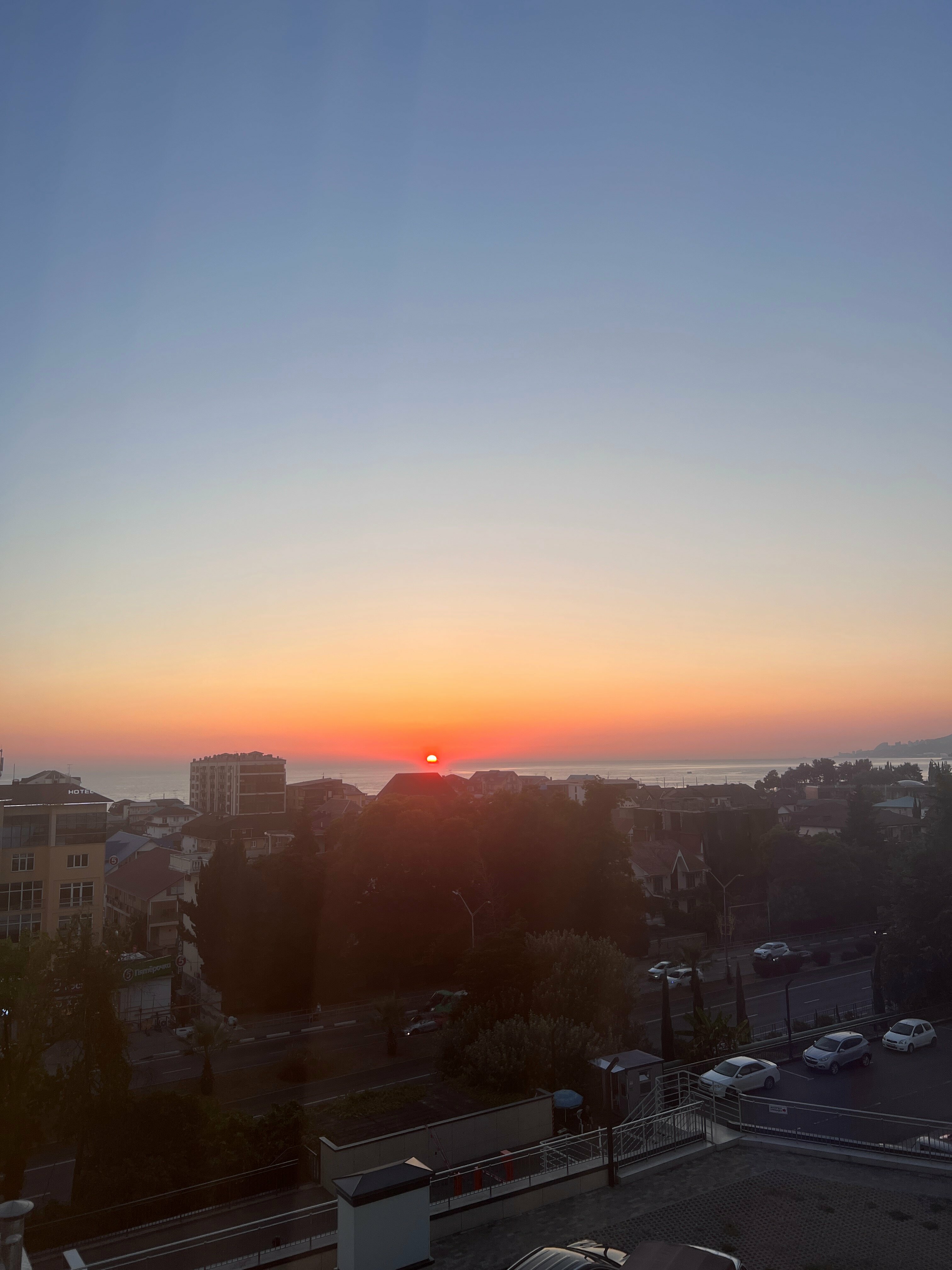 Апартаменты с видом на бассейн и море