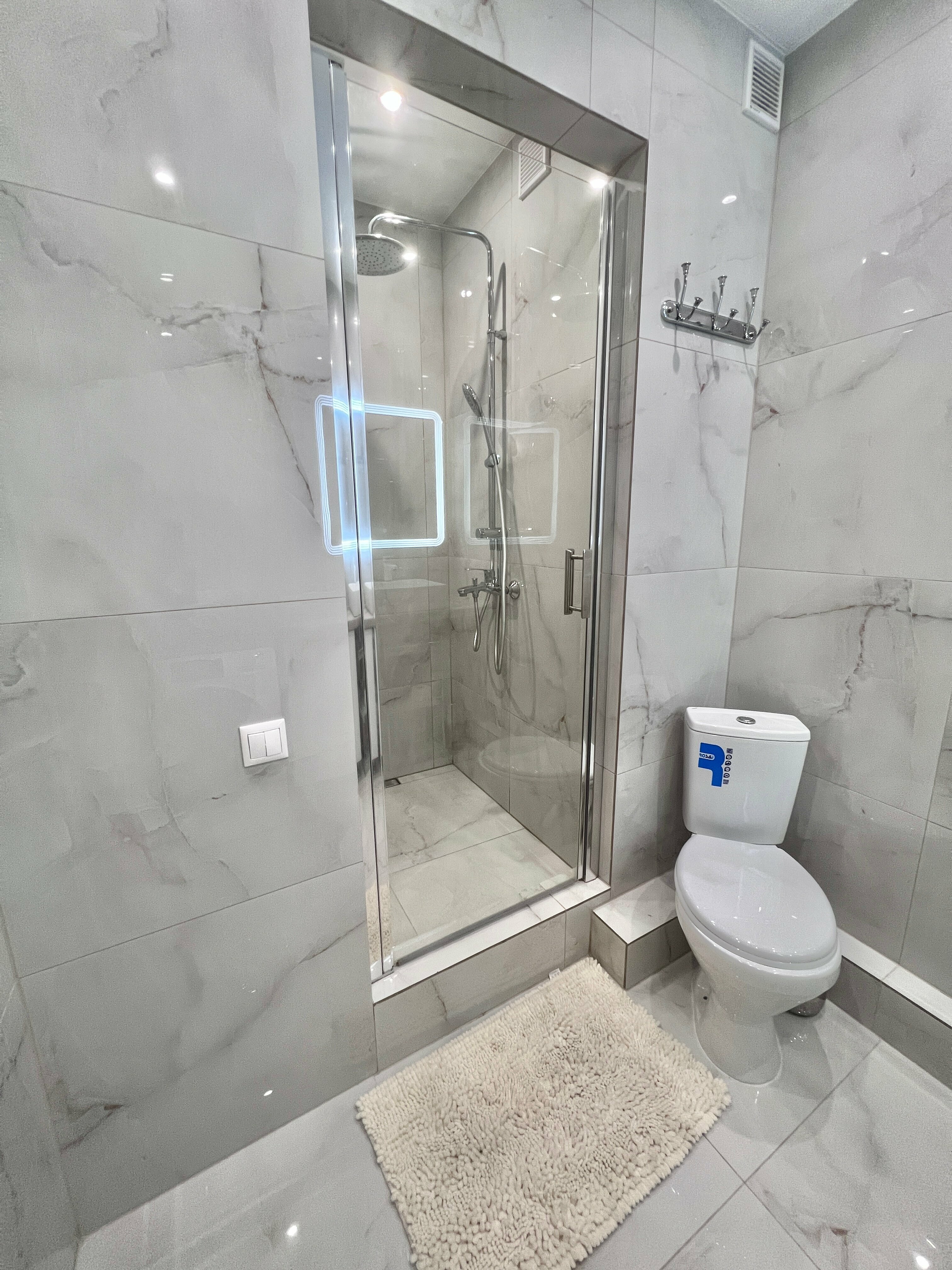 Апартаменты с видом на бассейн и море