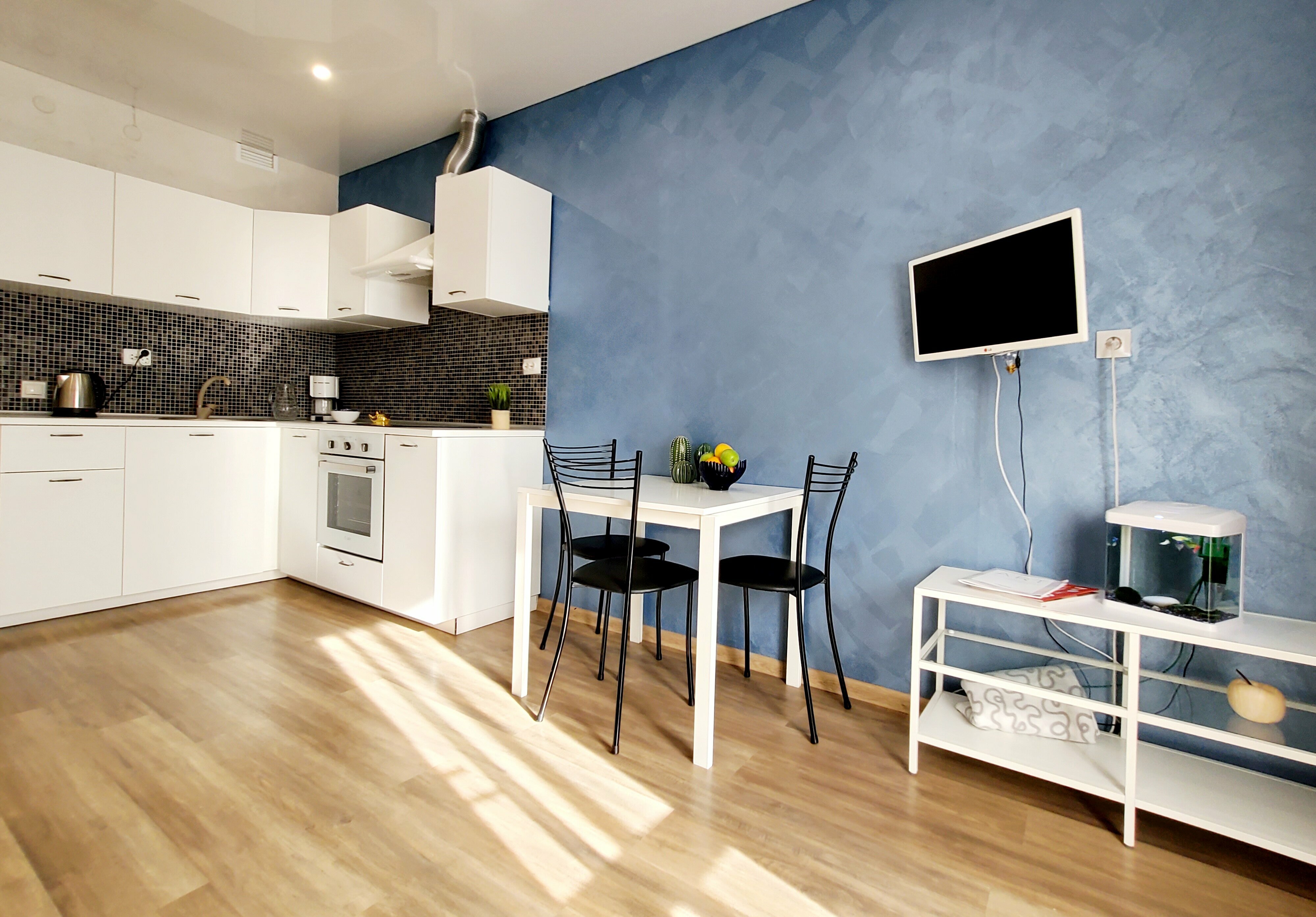 Номер-студия с диваном-кроватью