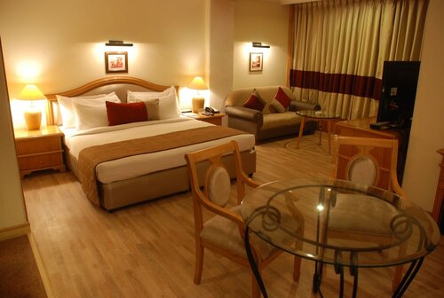 Номер «люкс» в The Maya Hotel