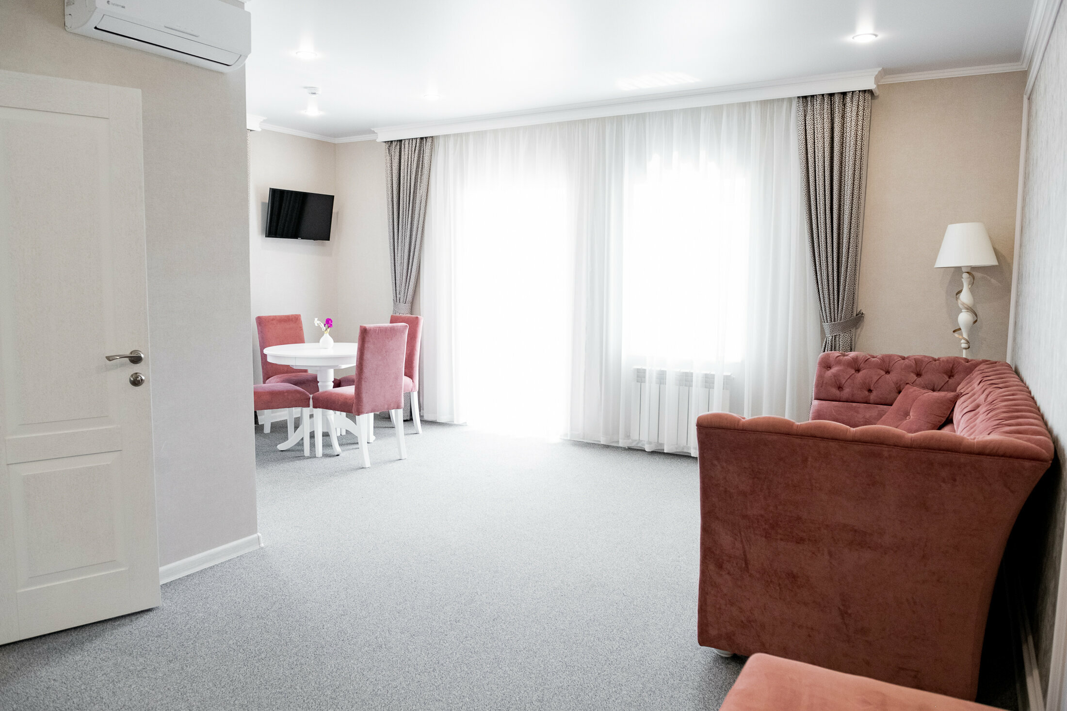 Люкс с кроватью размера «king-size» и гидромассажной ванной