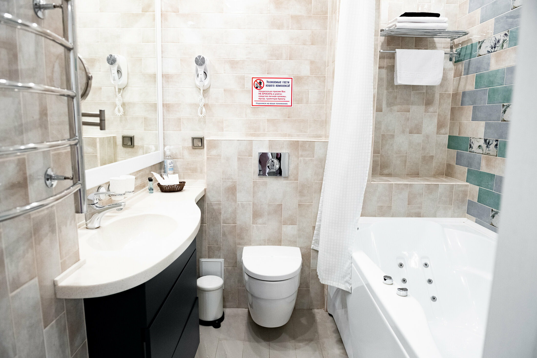 Люкс с кроватью размера «king-size» и гидромассажной ванной