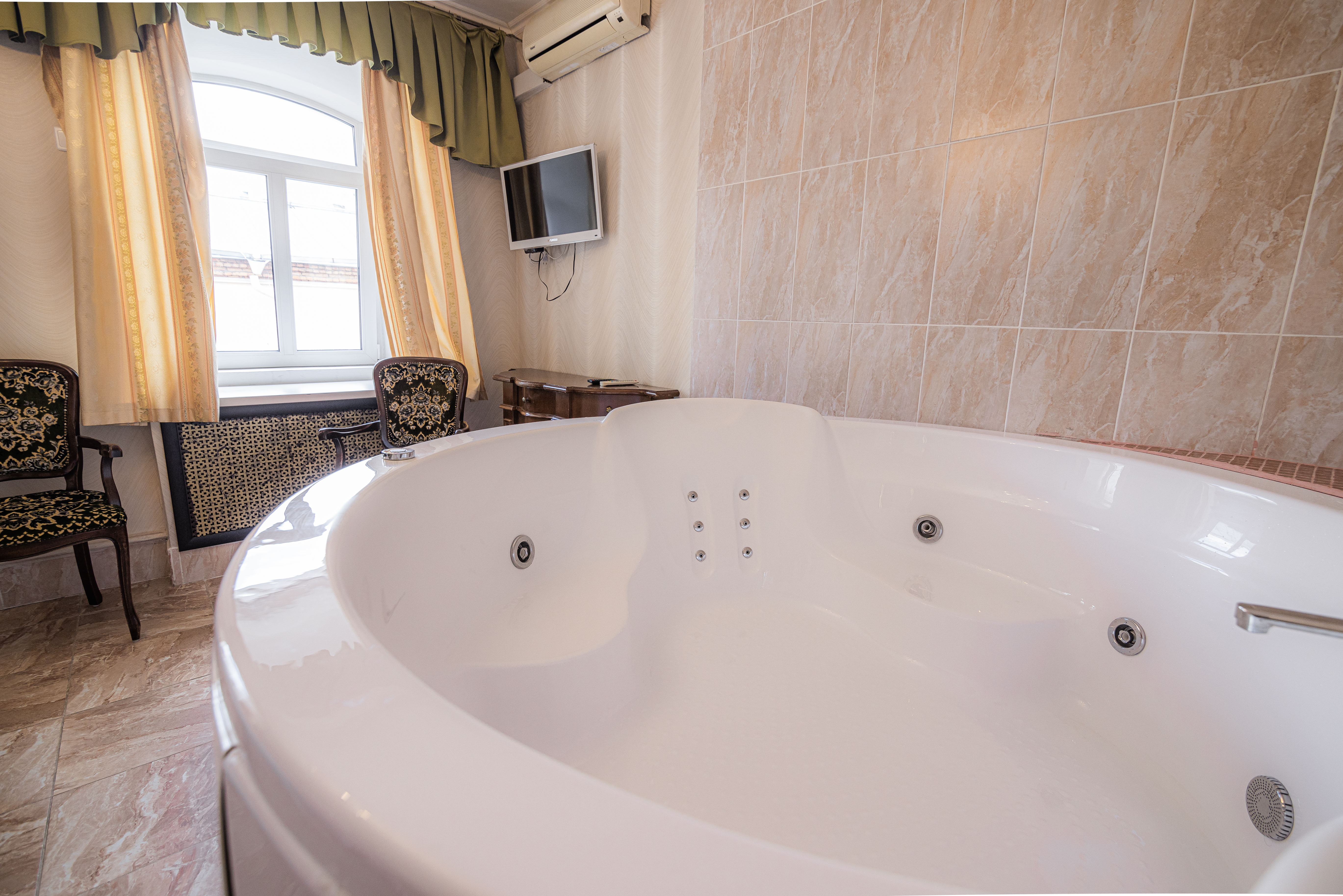 Люкс с гидромассажной ванной