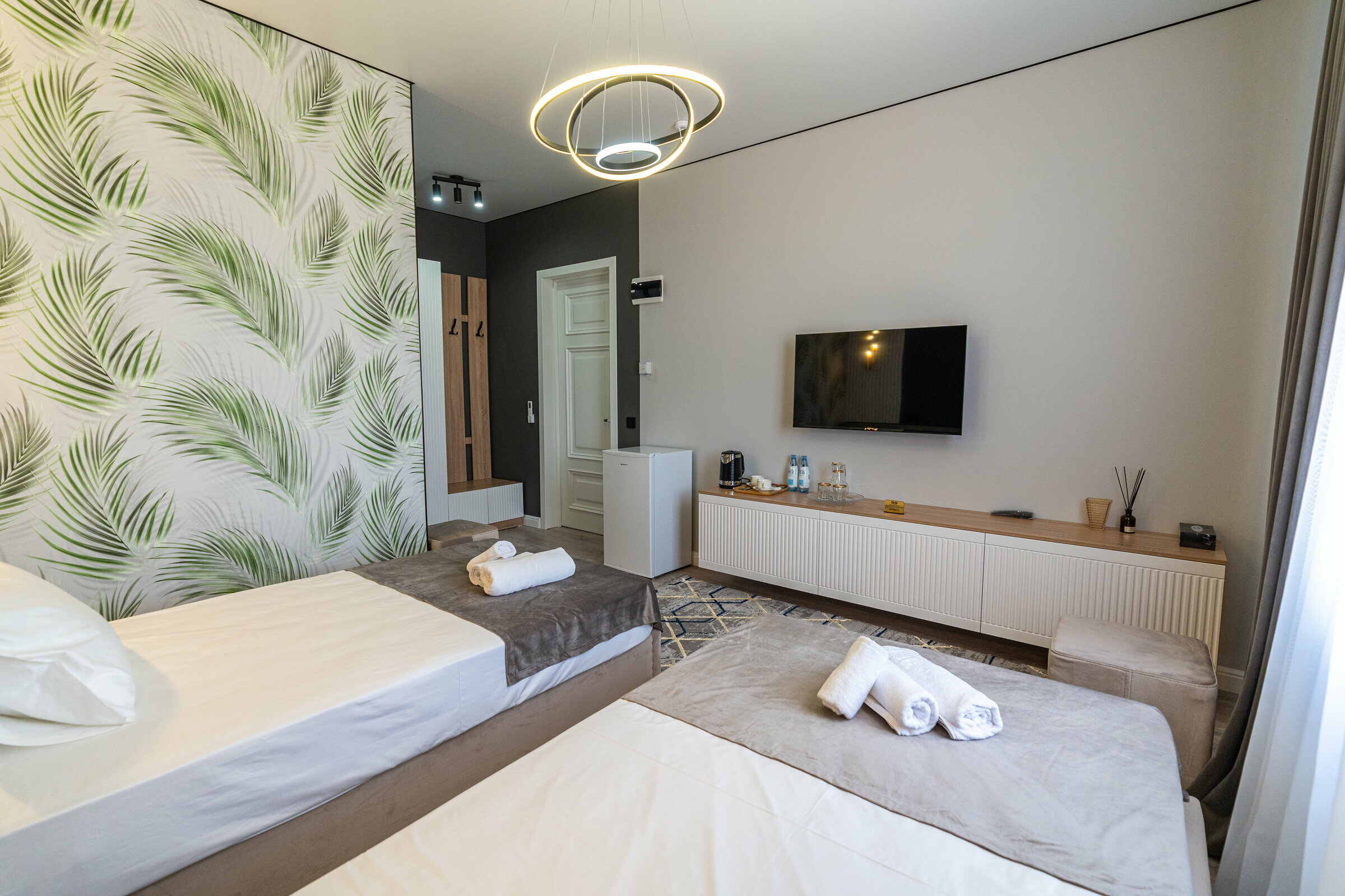 Просторный двухместный номер с 2 отдельными кроватями