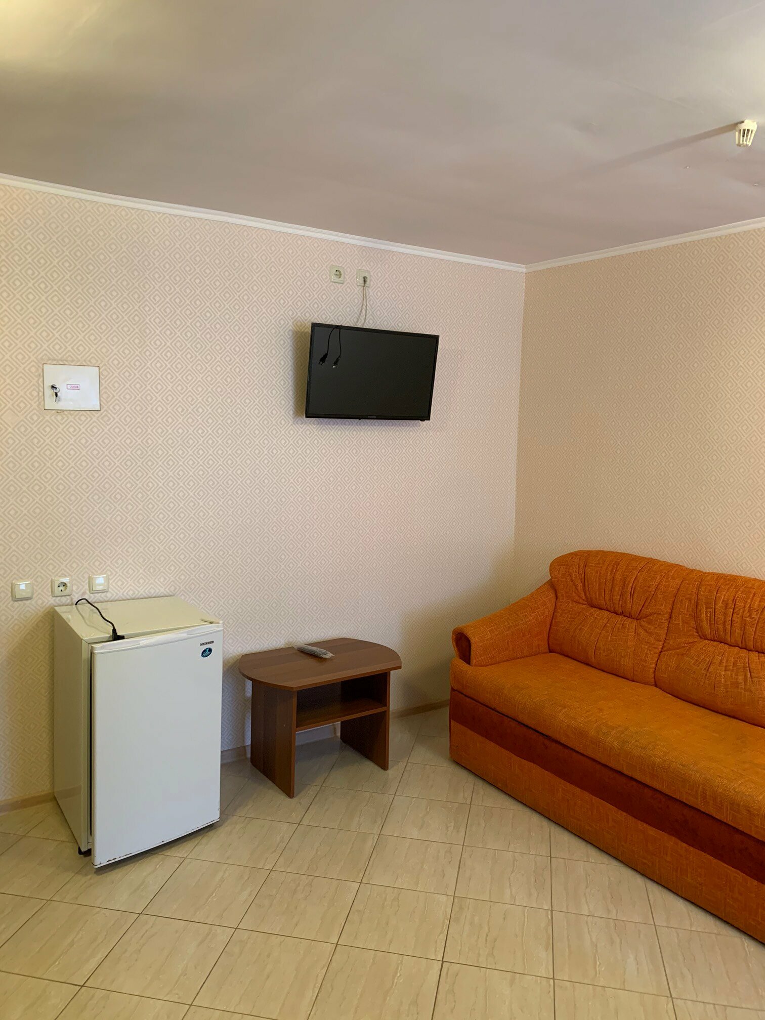 Стандартный номер с 2 односпальными кроватями и диваном