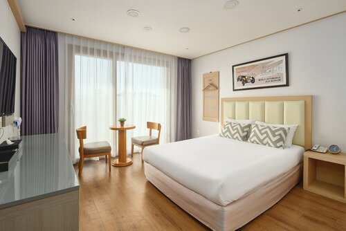 Двухместный номер с 1 двуспальной кроватью в Jeju Shangrila Hotel