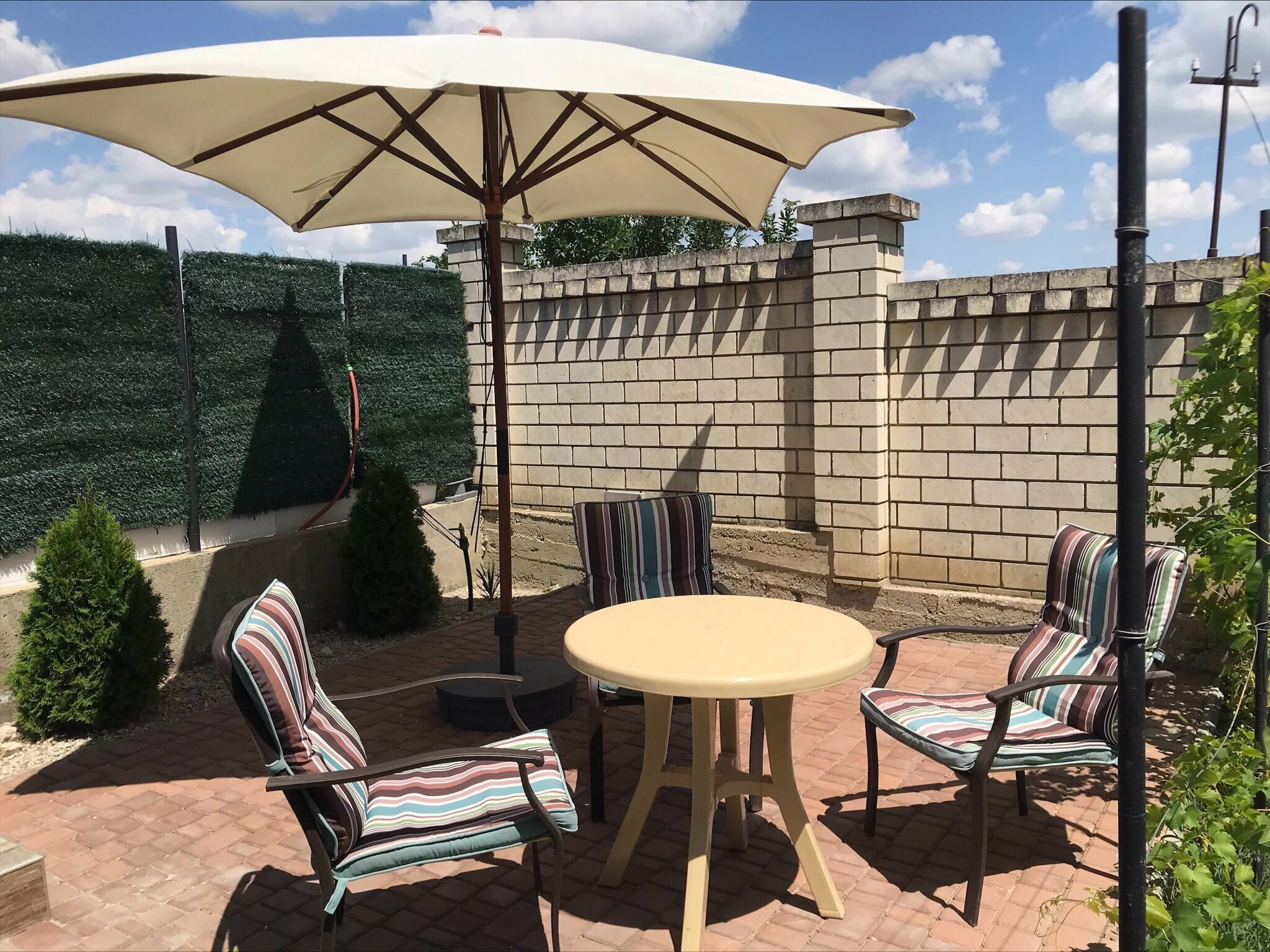 Трехместный номер с террасой