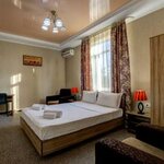 4-местный номер улучшенный семейный в Kausar Hotel