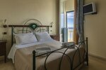 Улучшенный двухместный номер с 1 двуспальной кроватью, вид на море в B&b La Riviera